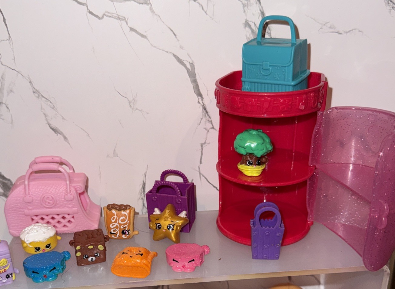 Shopkins Assortment Lot Figures Case