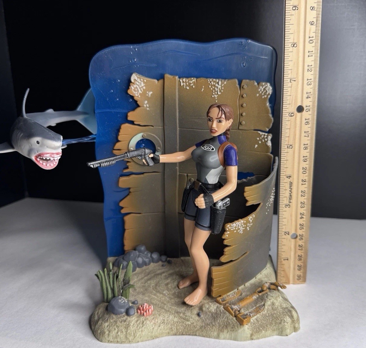 Tomb Raider Lara Croft Faces The Deadly Great White Shark 1999 Playmates Vintage