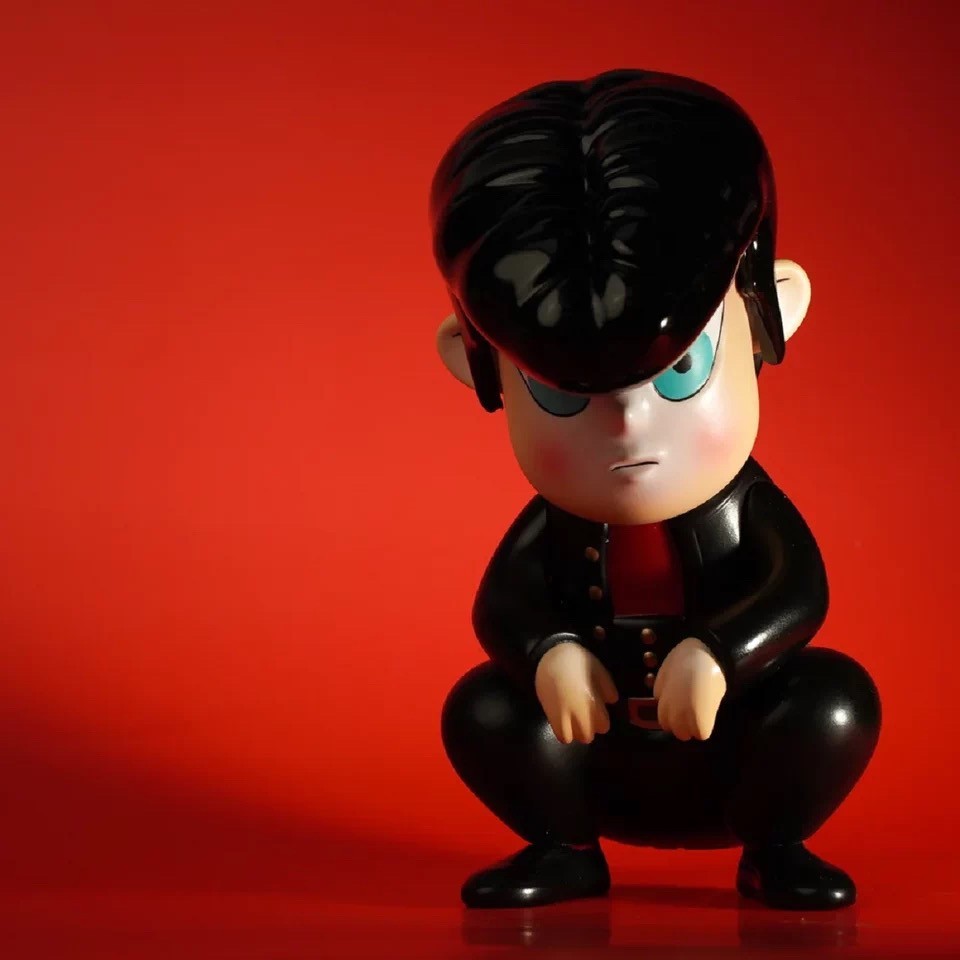 UNBOX INDUSTRIES Squatting GEORGE Black Suit Sofubi Vinyl Figure Toy H13CM/5.2in