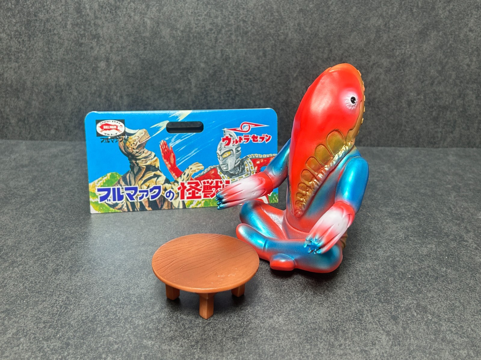 Bullmark Alien Metron with Chabudai Sofubi 5.3″ Soft Vinyl Figure w/ Header