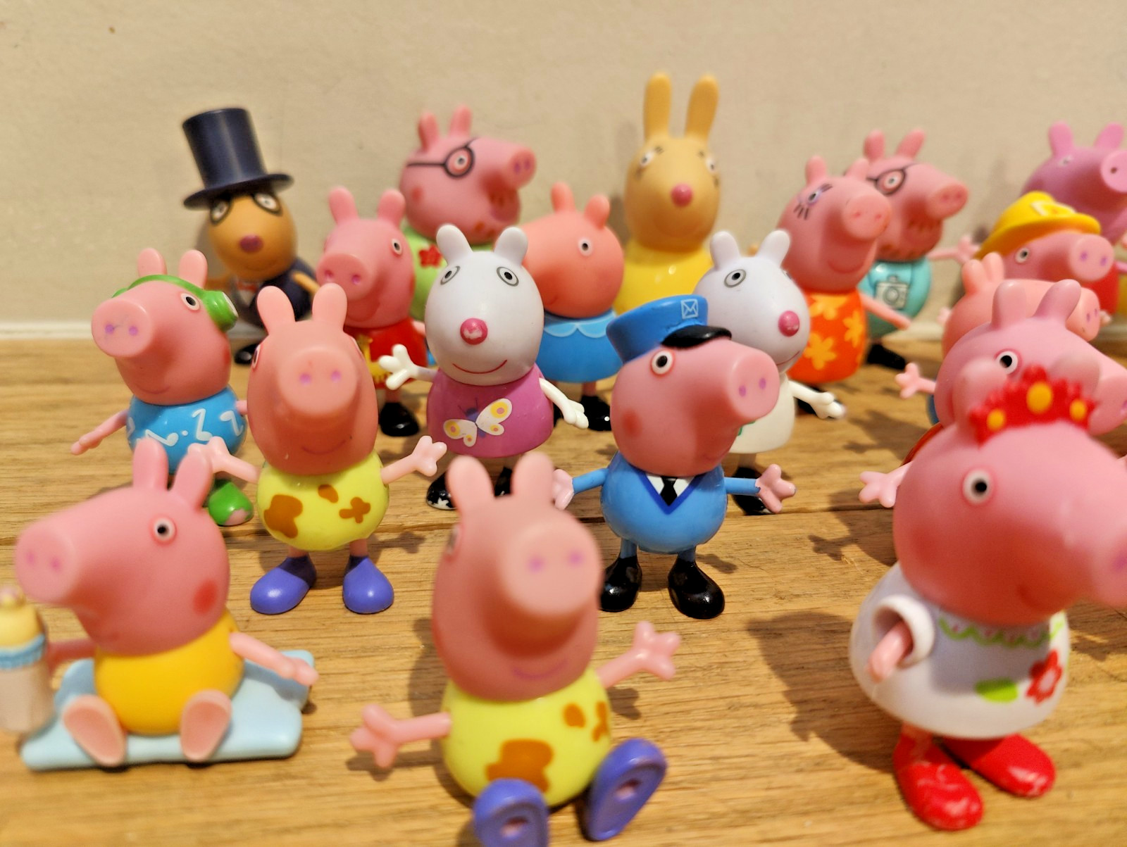 (30) Peppa Pig Figures Toys Lot