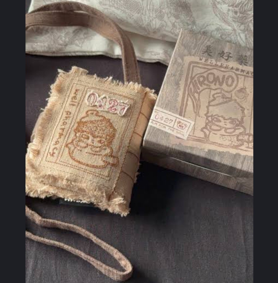 NEW! POP MART Hirono Well Pharmacy Earphone Case