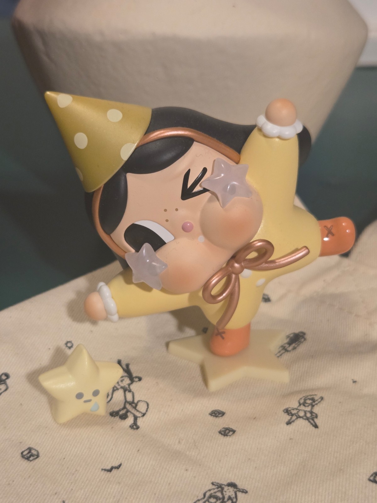 Crybaby Crying to the Moon Figurine – The Dancing Star