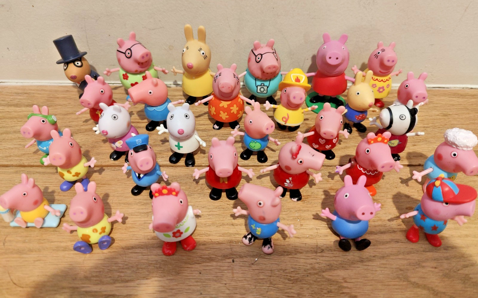(30) Peppa Pig Figures Toys Lot