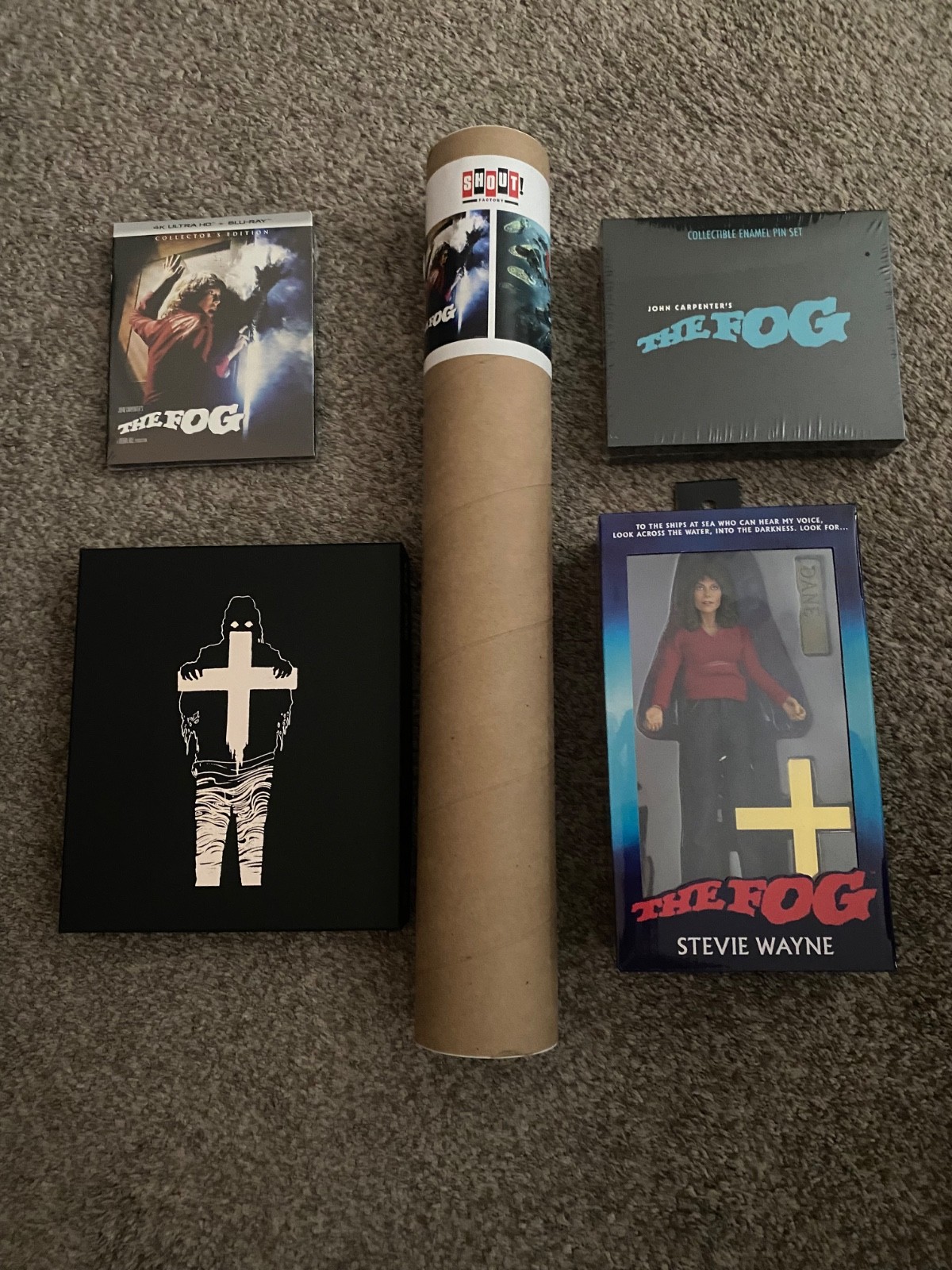 The Fog [Collector’s Edition]+ Steelbook+ NECA Figure + 7” Vinyl,2 posters, pins
