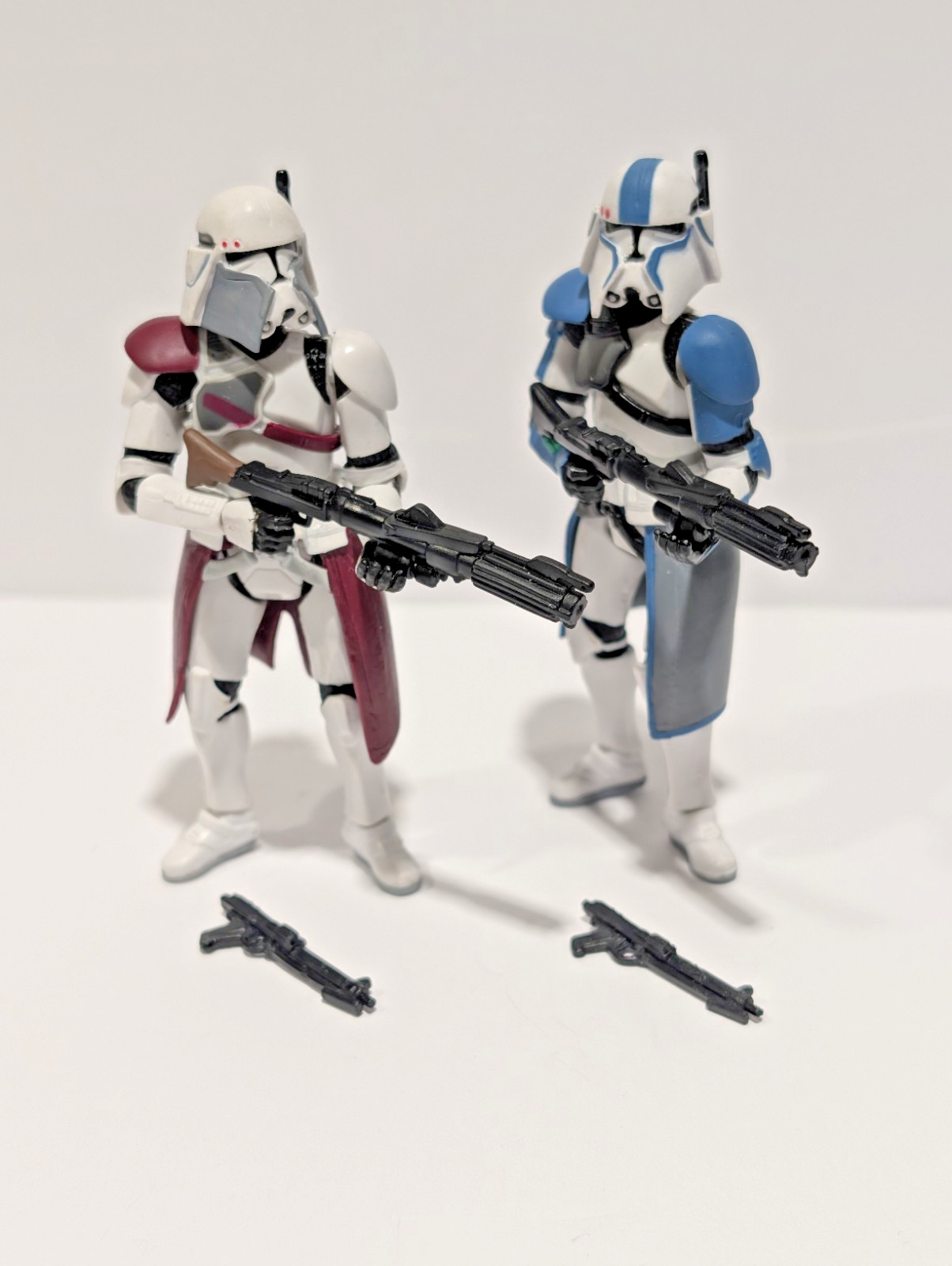 Star Wars Red Blue Clone Trooper Commander Bacara 3.75″ 2004 Action Figure Loose