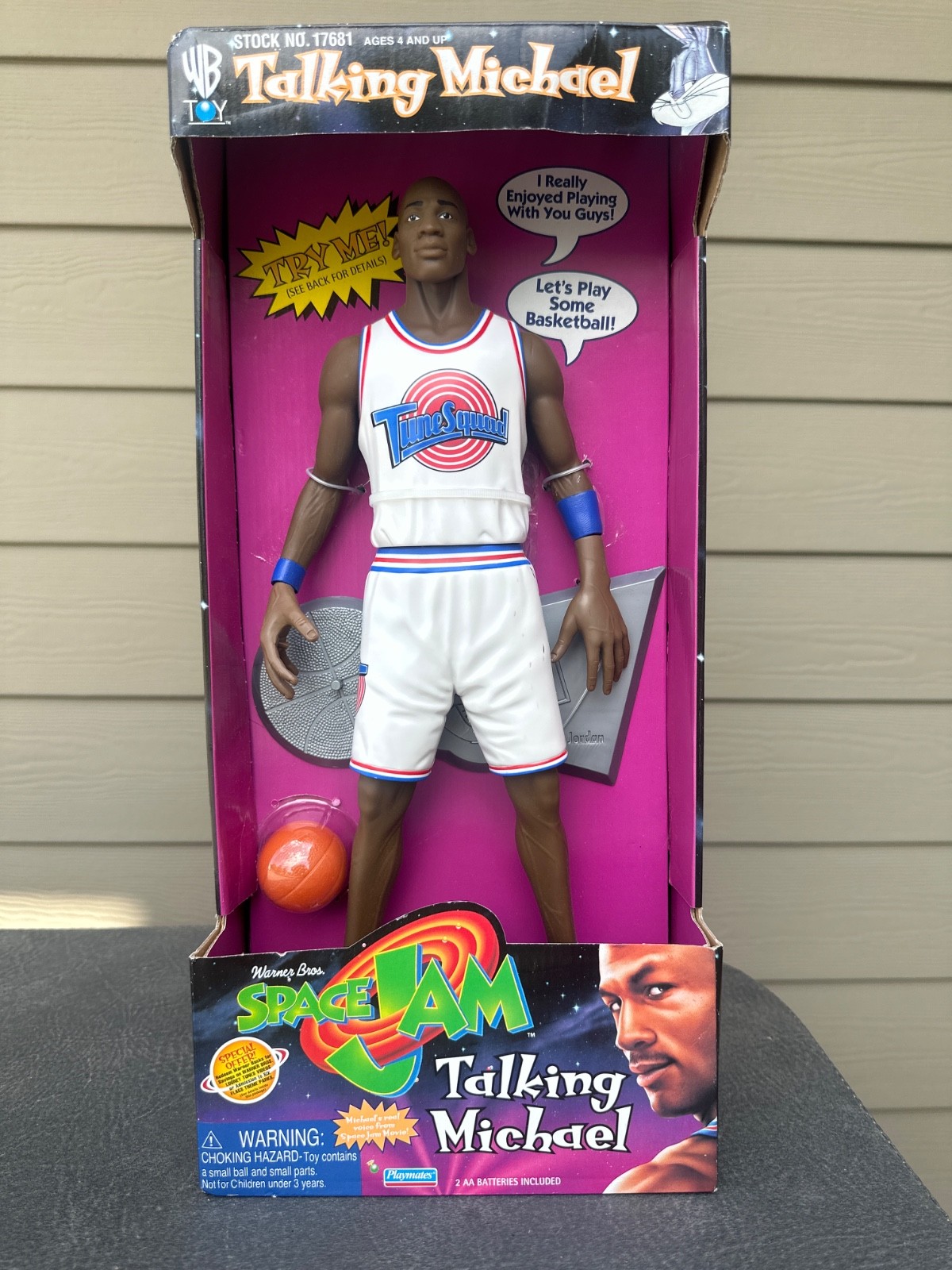 Playmates Toys – Space Jam Michael Jordan 15″ Talking Action Figure