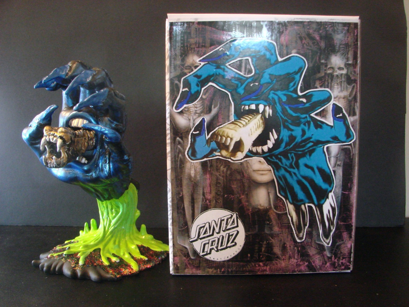 ALIEN HAND Custom Kidrobot Santa Cruz Skateboards Screaming Hand Figure