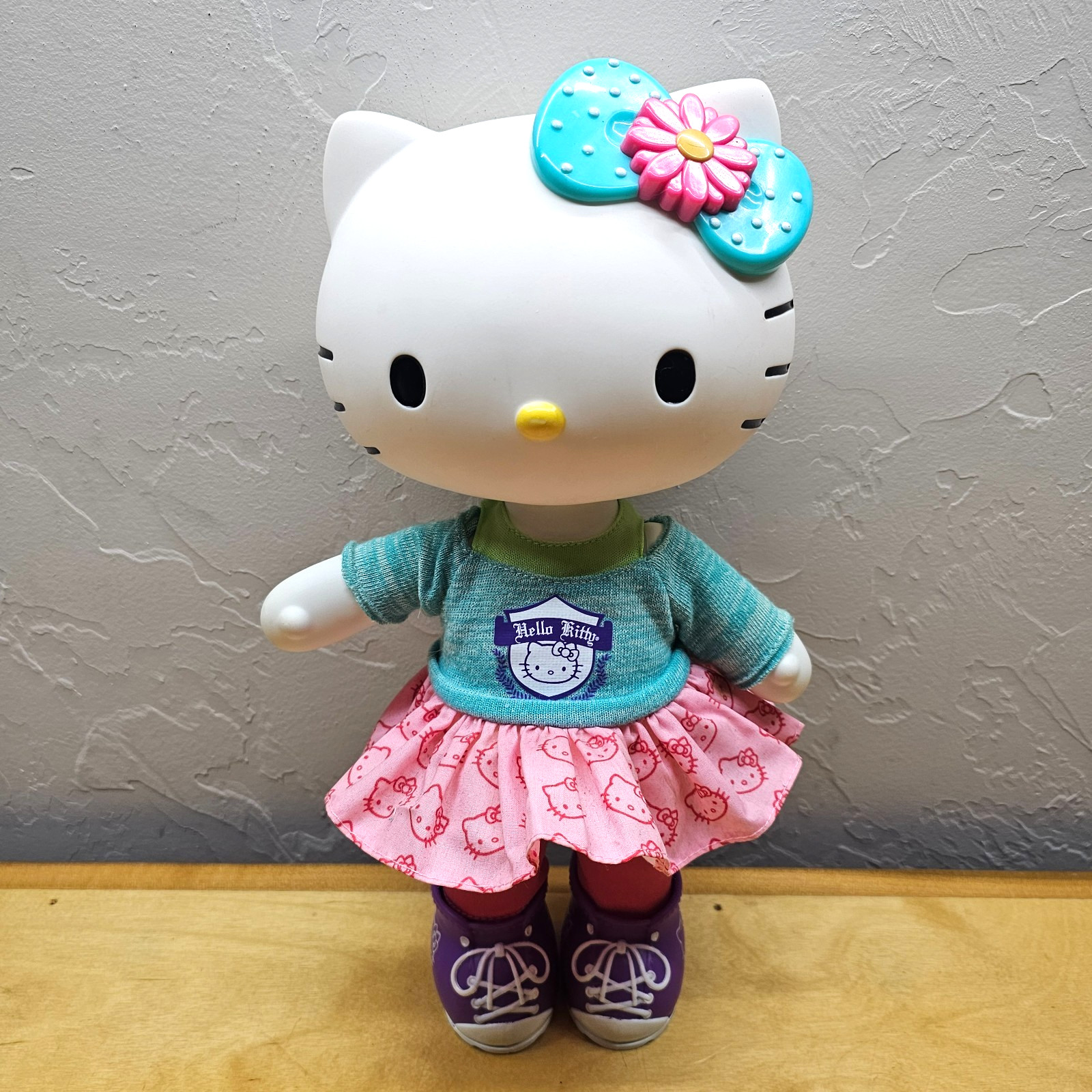 2013 Hello Kitty Dance Doll, 12″ Poseable, Sanrio Blip Toys