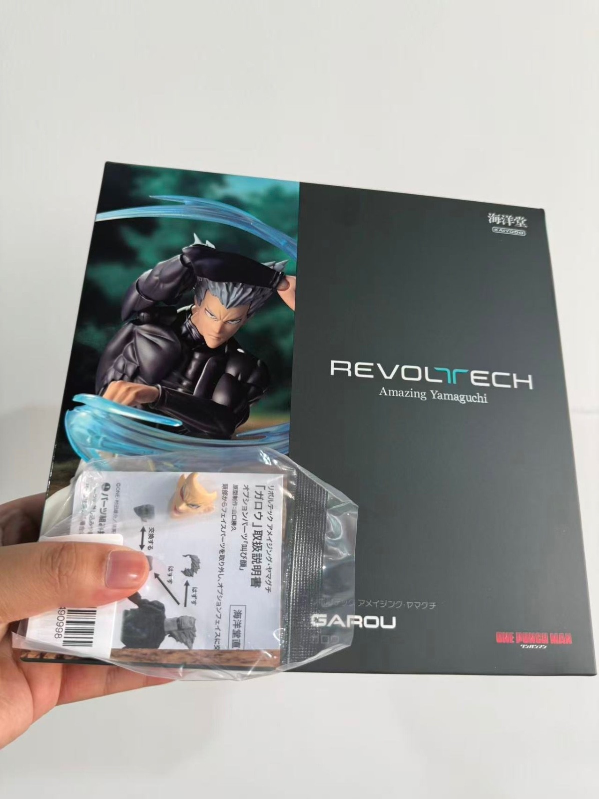 Kaiyodo Revoltech Amazing Yamaguchi Garou One Punch Man Figure w/Bonus In Hand