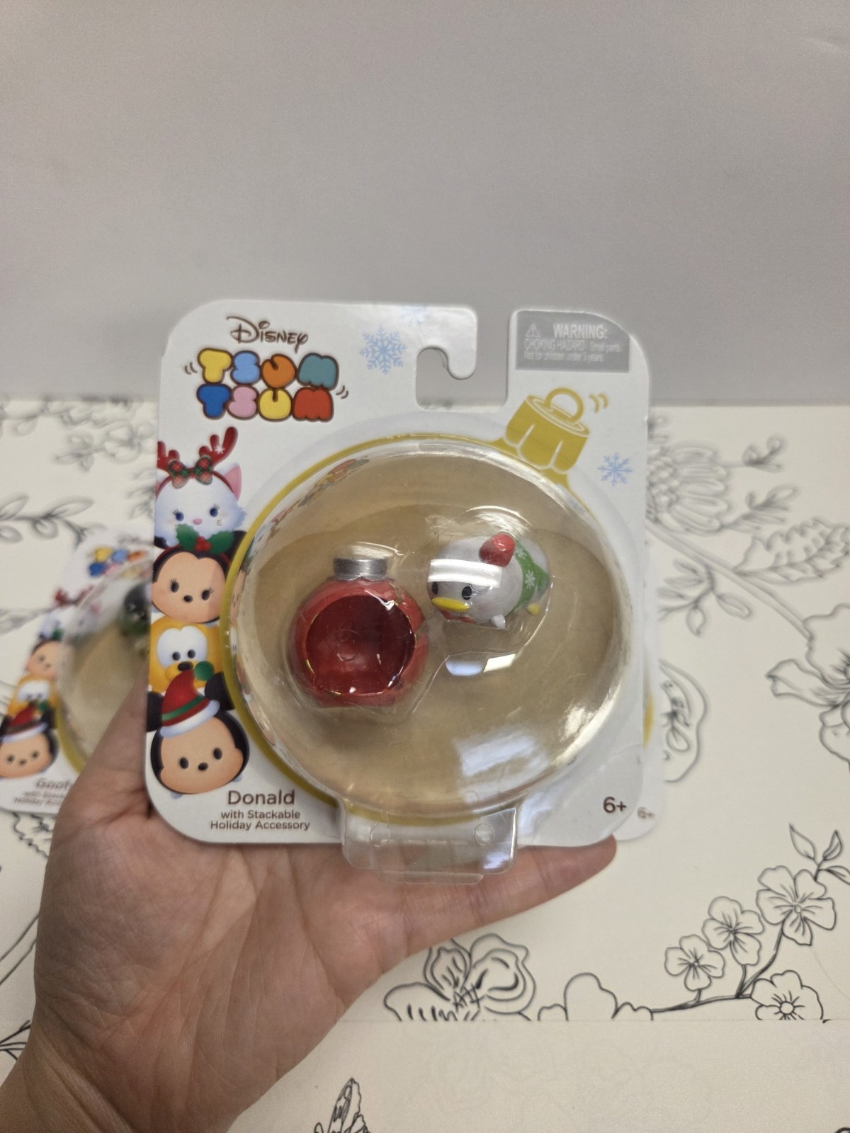 Disney Holiday Tsum Tsum Vinyl Figures Lot of 4 Imperfect Packaging