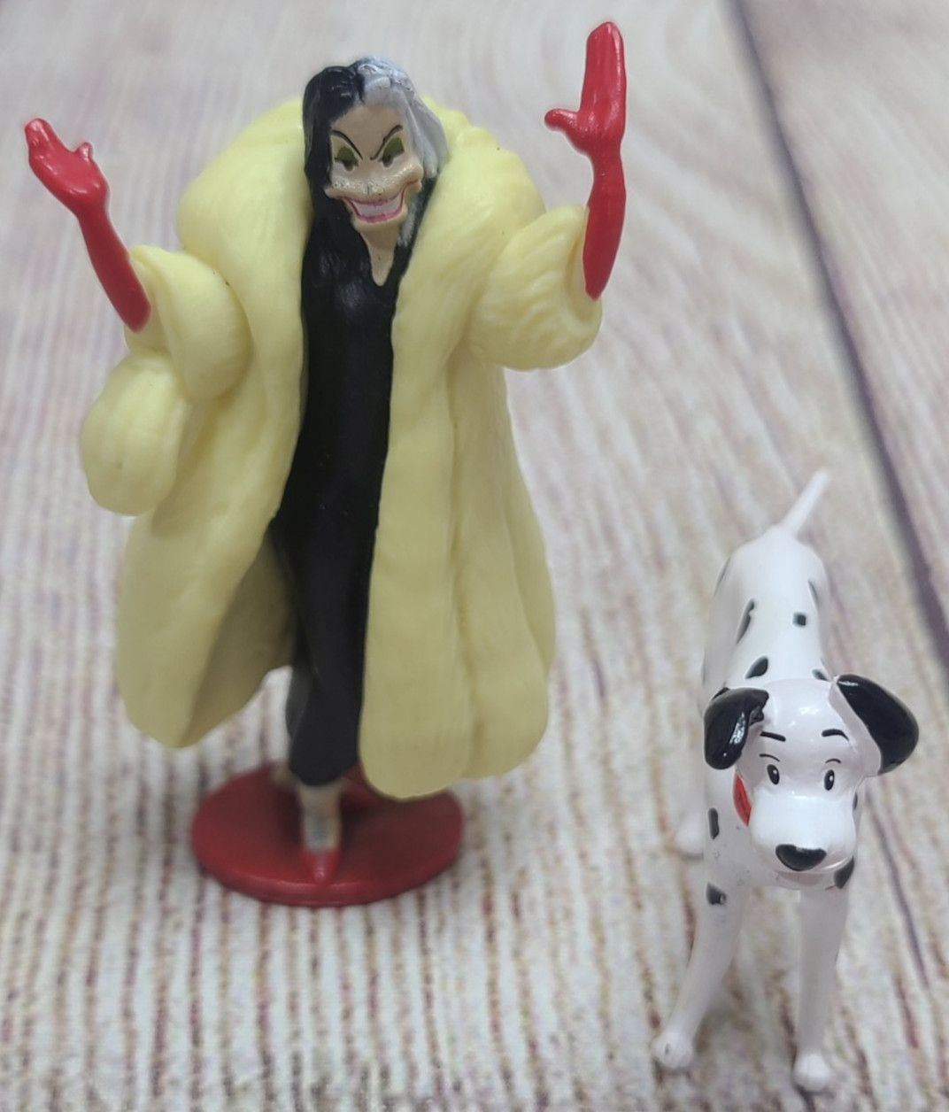 Disney 101 Dalmatians Cruella De Vil And Pongo Figures Toys Lot of 2 Black Red