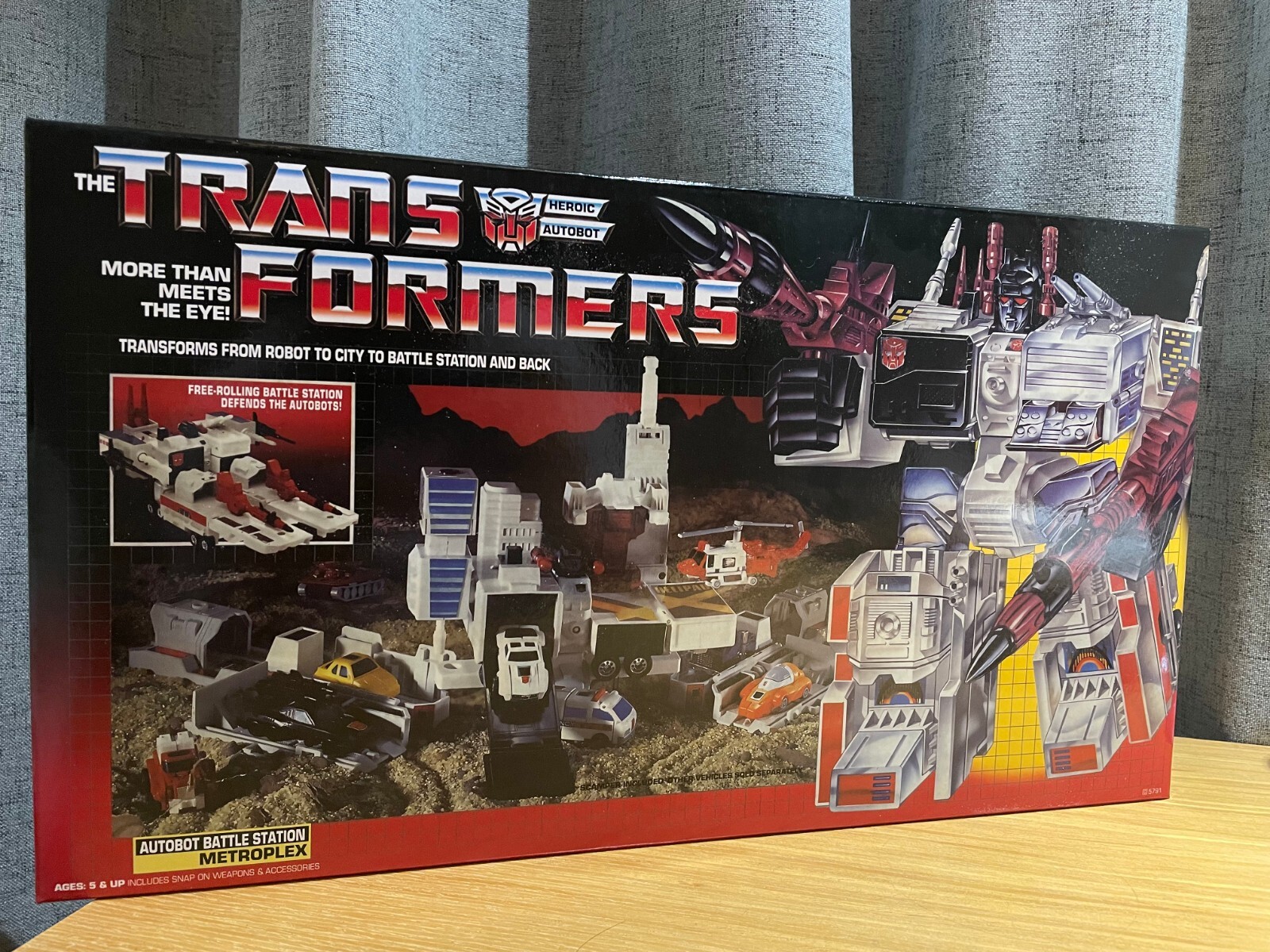 TRANSFORMERS G1 Reissue Autobot Metroplex Brand New with Box Free Shipping
