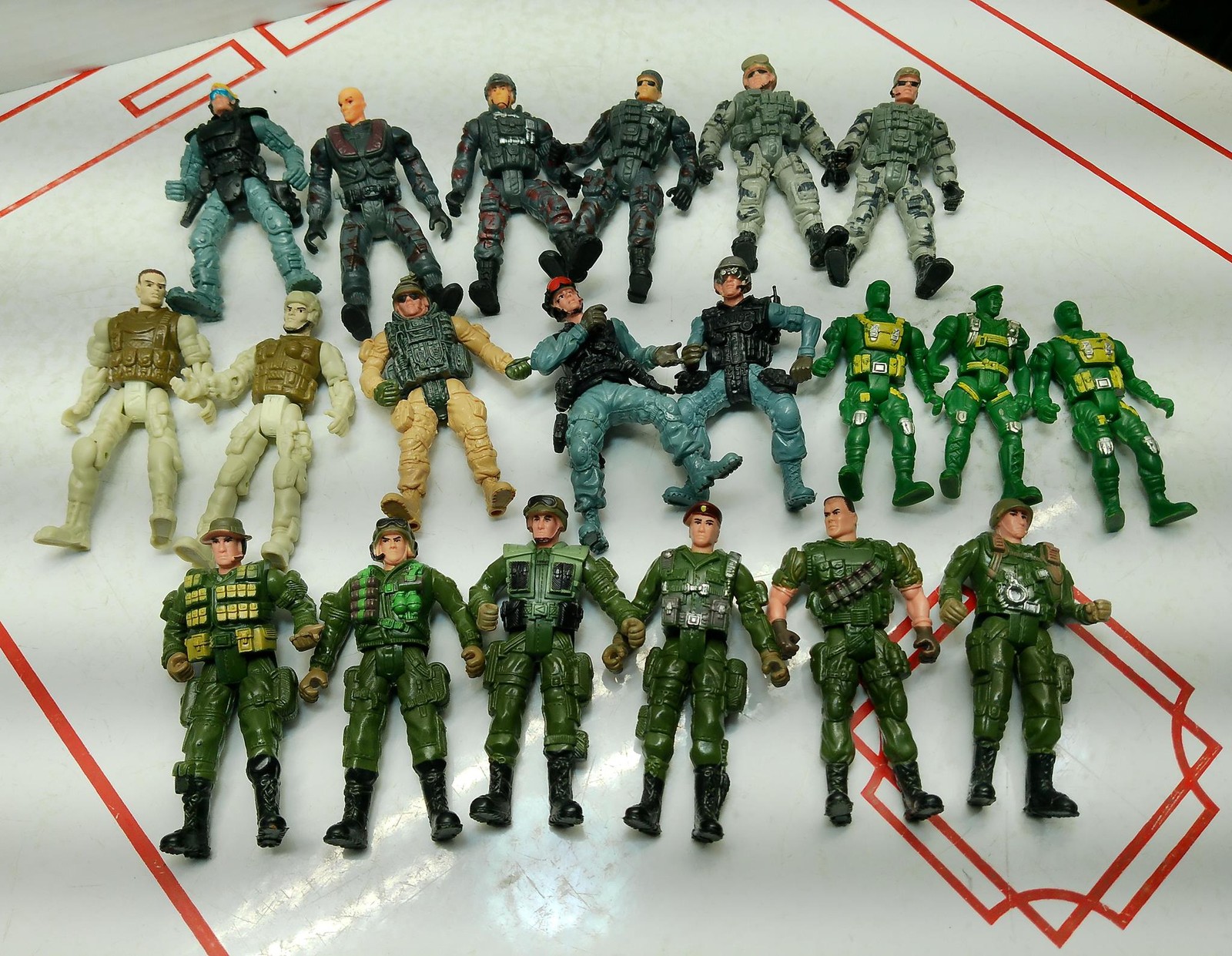 Army Military Action Figures Soldiers Poseable Men 3-4″ Assorted Fighters 20 pc