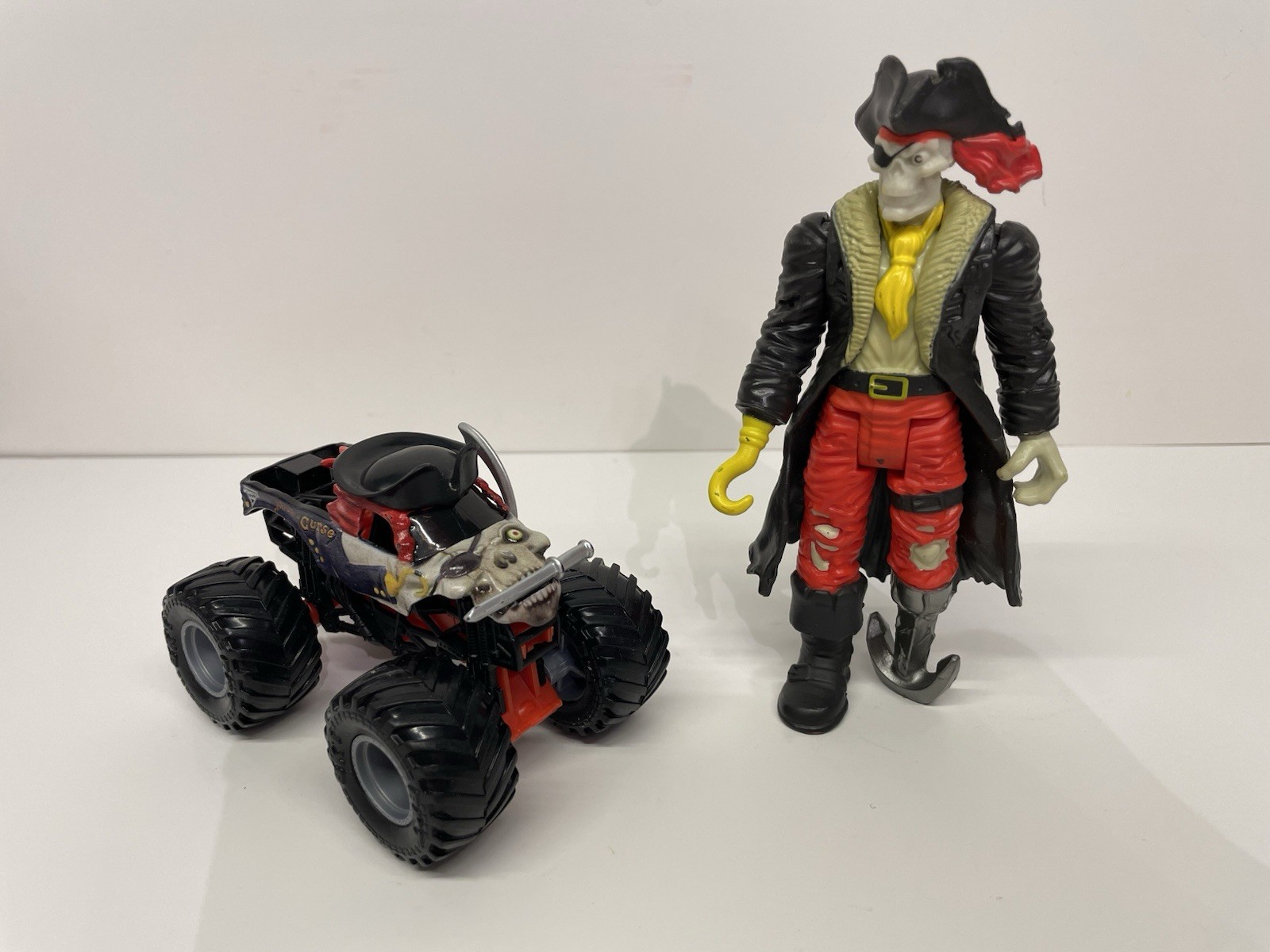 Monster Jam Creatures Pirates Curse Truck And Captain Black Figure