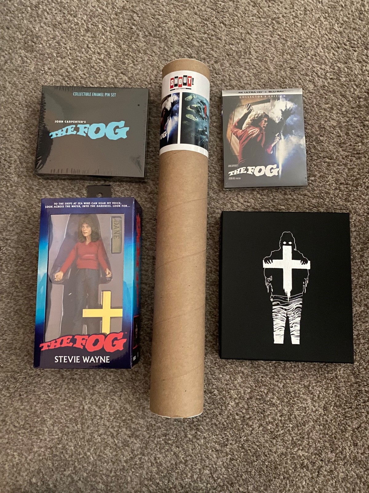 The Fog [Collector’s Edition]+ Steelbook+ NECA Figure + 7” Vinyl,2 posters, pins