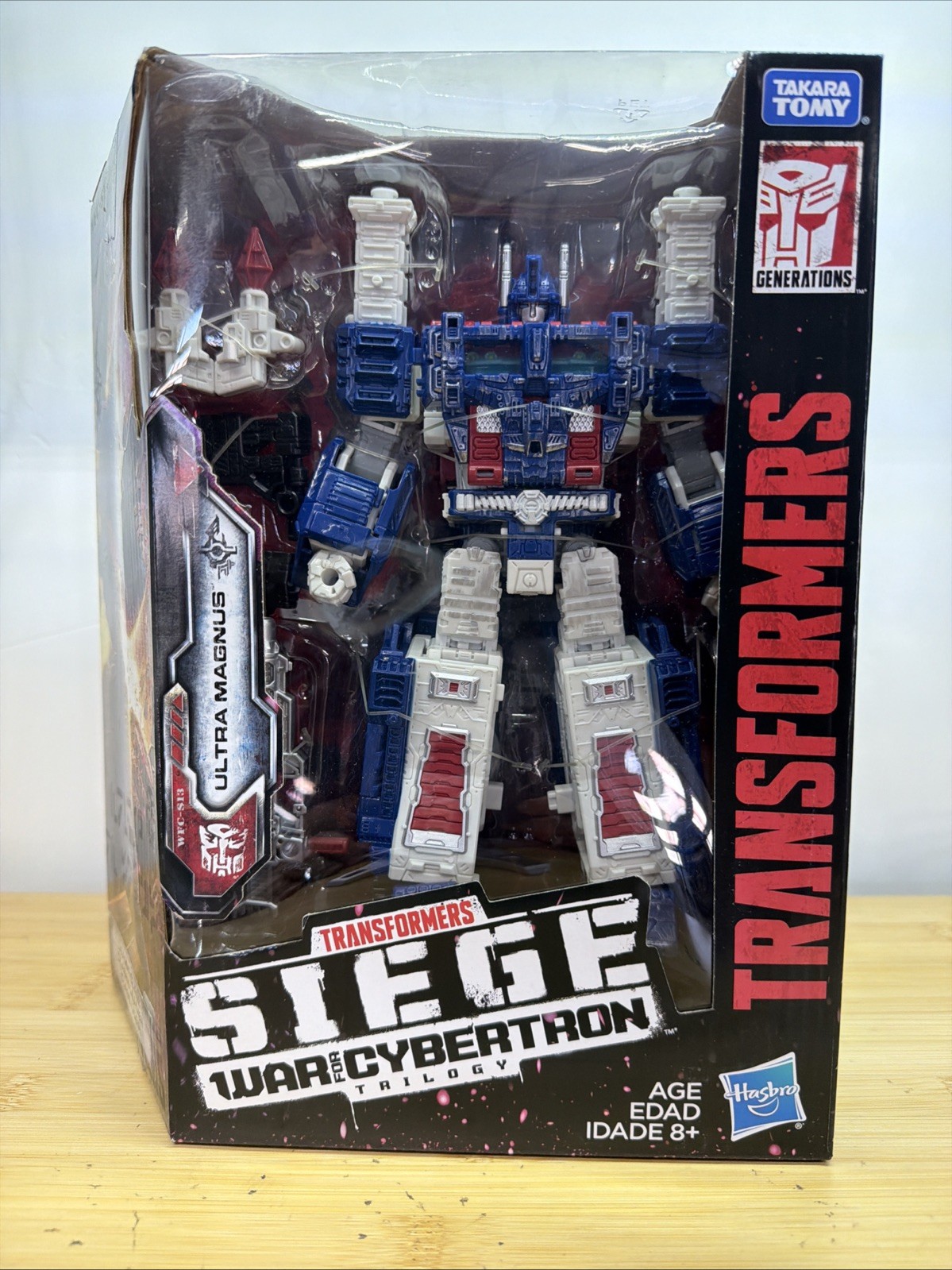 Transformers Generations War for Cybertron: Siege Leader Class Ultra Magnus