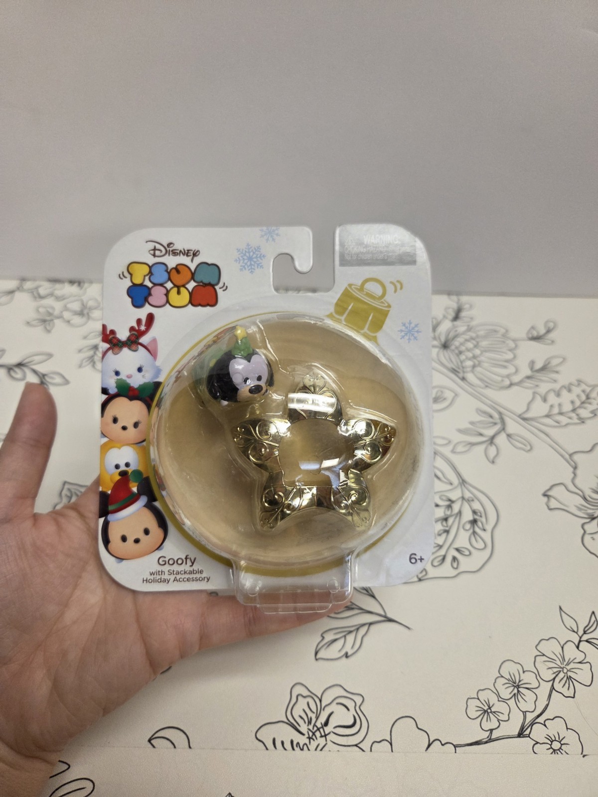 Disney Holiday Tsum Tsum Vinyl Figures Lot of 4 Imperfect Packaging