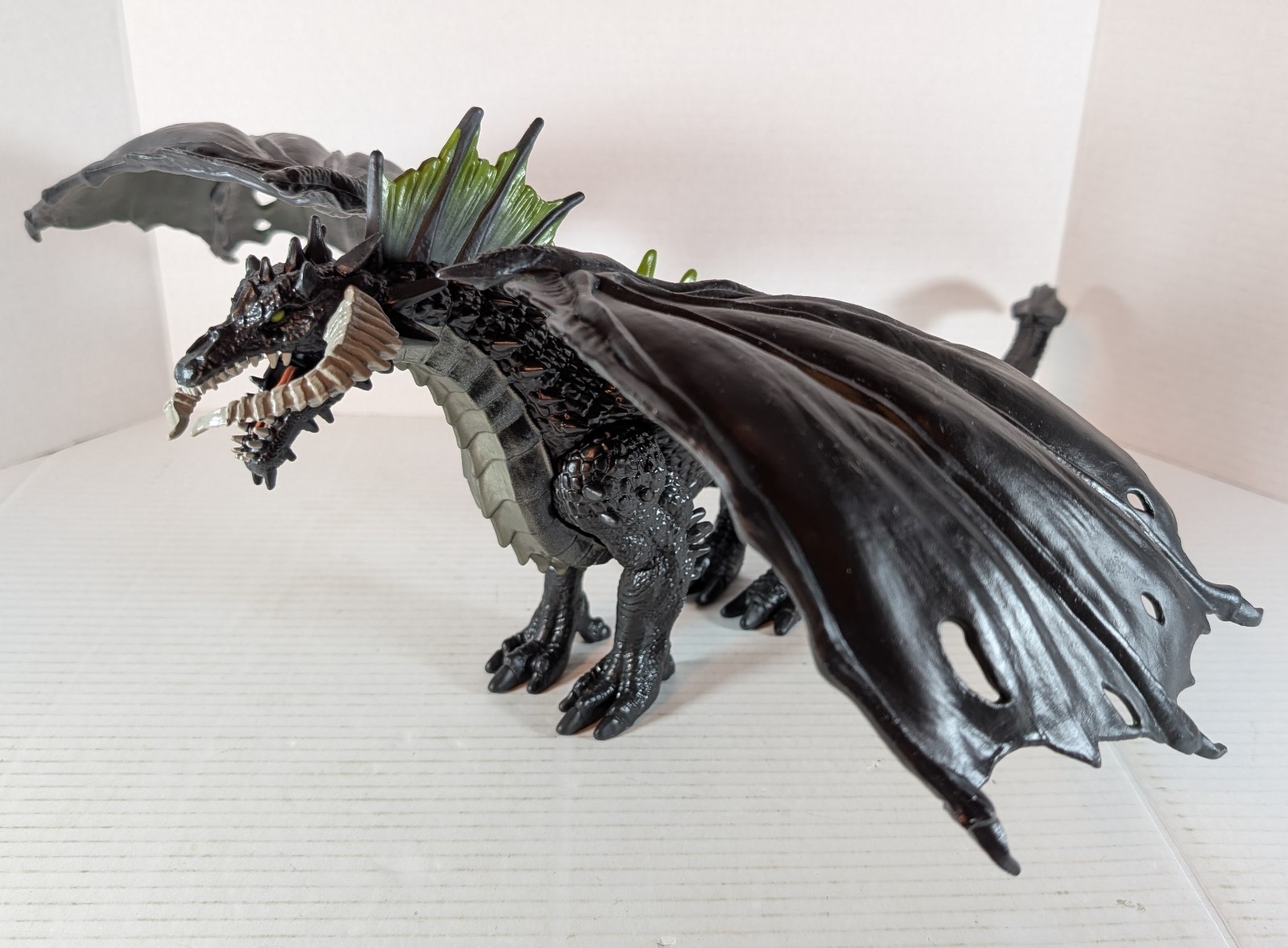 Dungeons & Dragons Honor Among Thieves RAKOR Black Dragon Figure Hasbro 2022