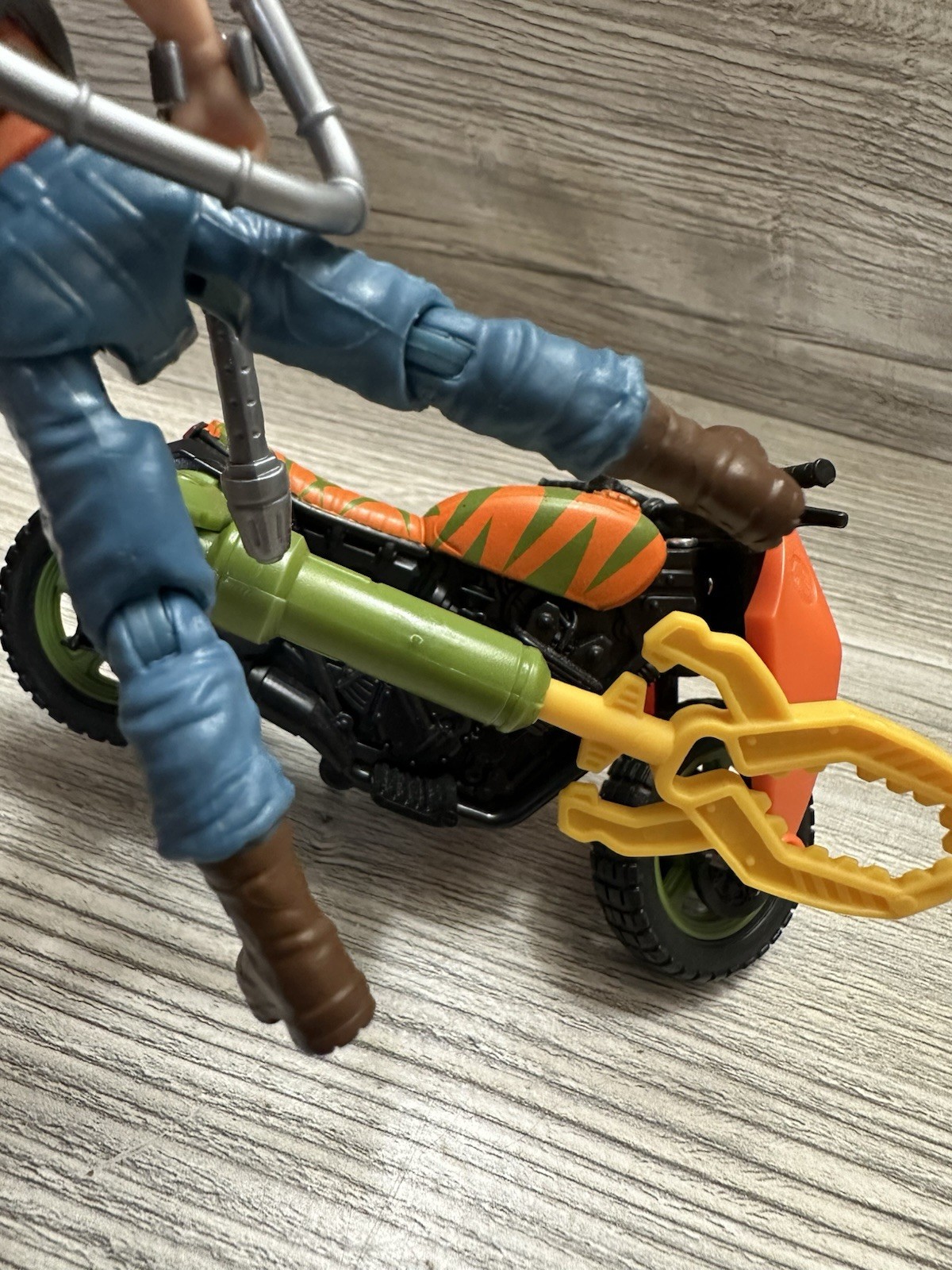 Jurassic Park 93 Classic Dennis Nedry Track & Chase Motorcyle Jurassic World Toy