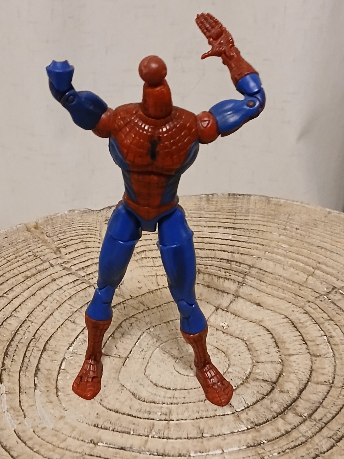 Spider-Man 2001 TOYBIZ Marvel Ent. Comics 6″ Action Figure Broken for parts