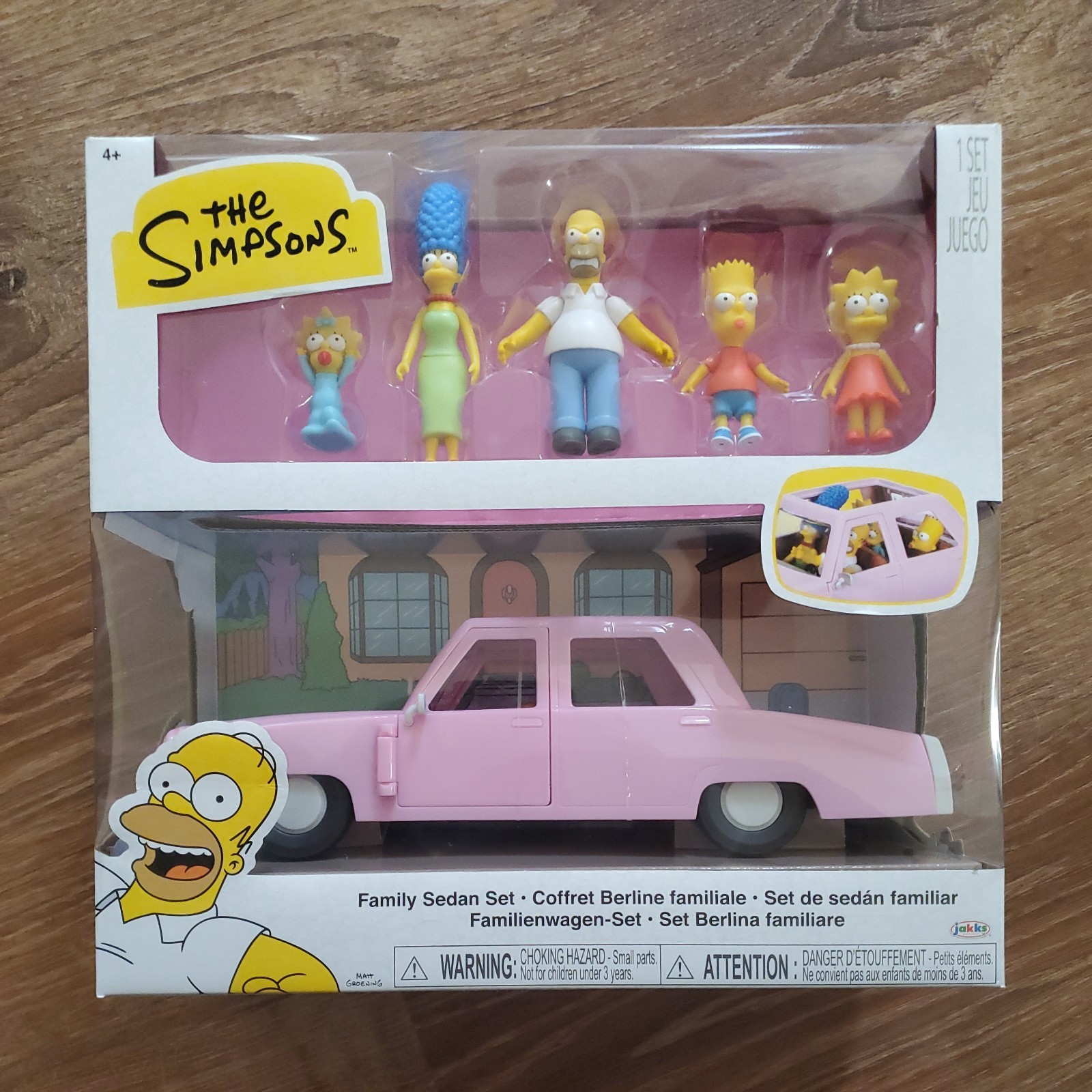 Jakks The Simpsons Family Sedan Car and 2.5″ Inch Figure Set Homer Bart Lisa