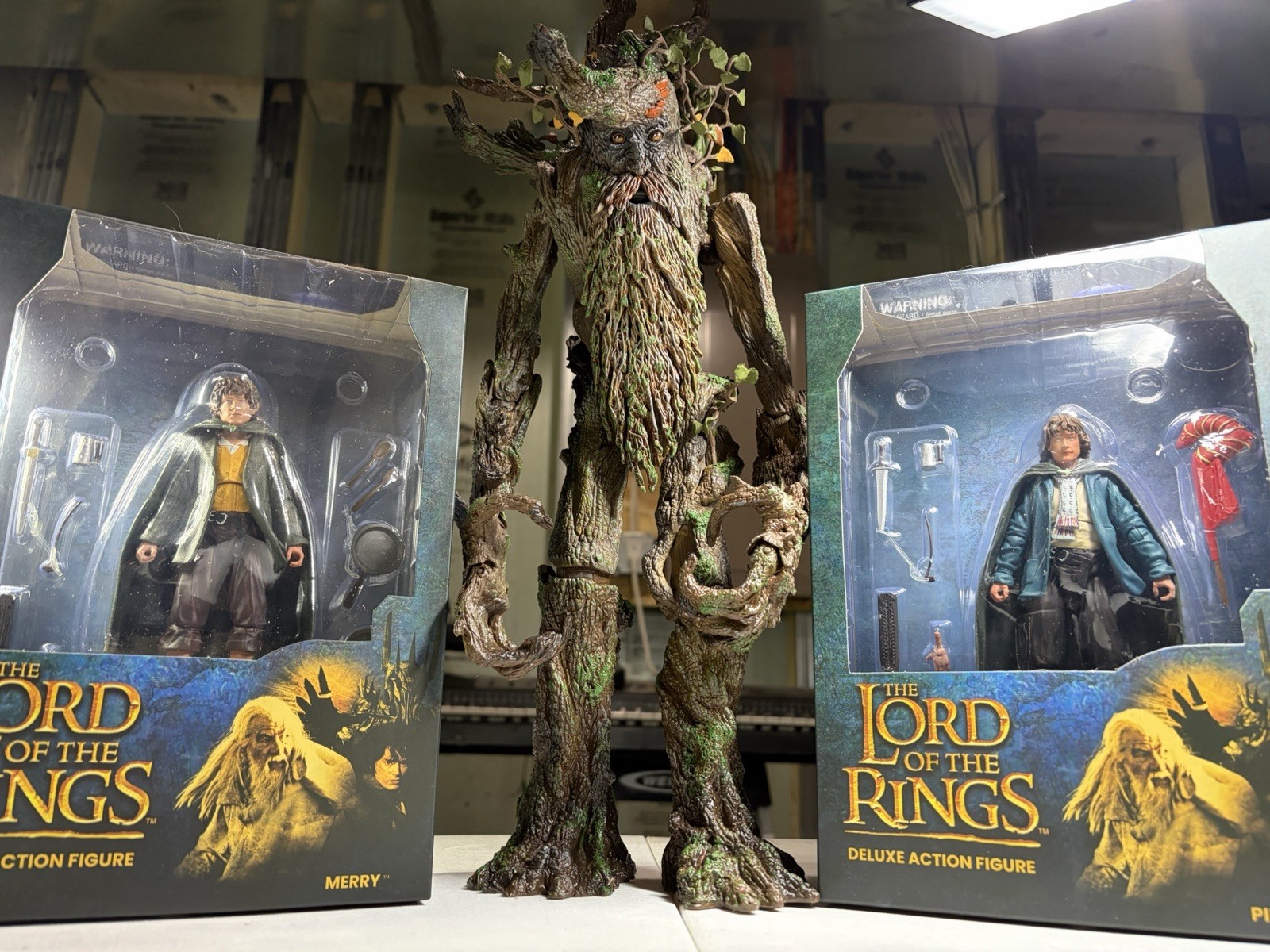 Diamond Select Lord of the Rings Merry and Pippin w/ loose Toy Biz 17” Treebeard