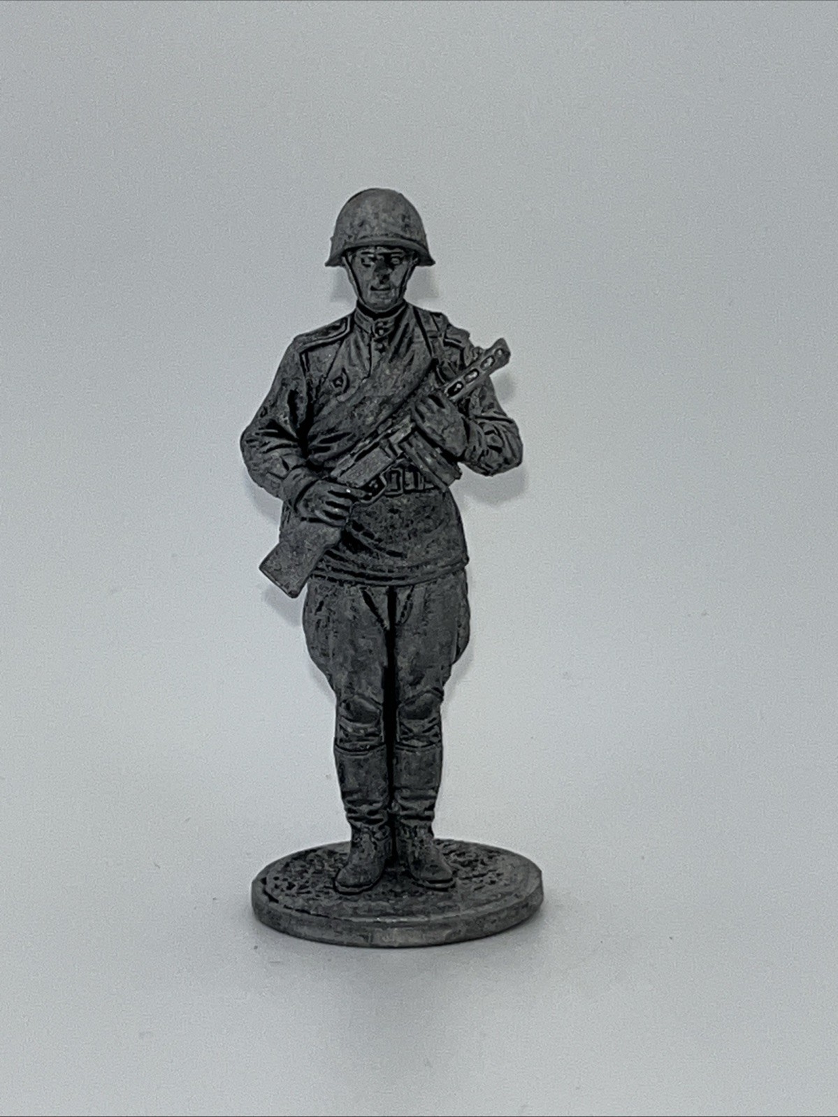 Tin Toy Soldiers. WW2. Guards Red Army Soldier. 1943–45. USSR 54 mm