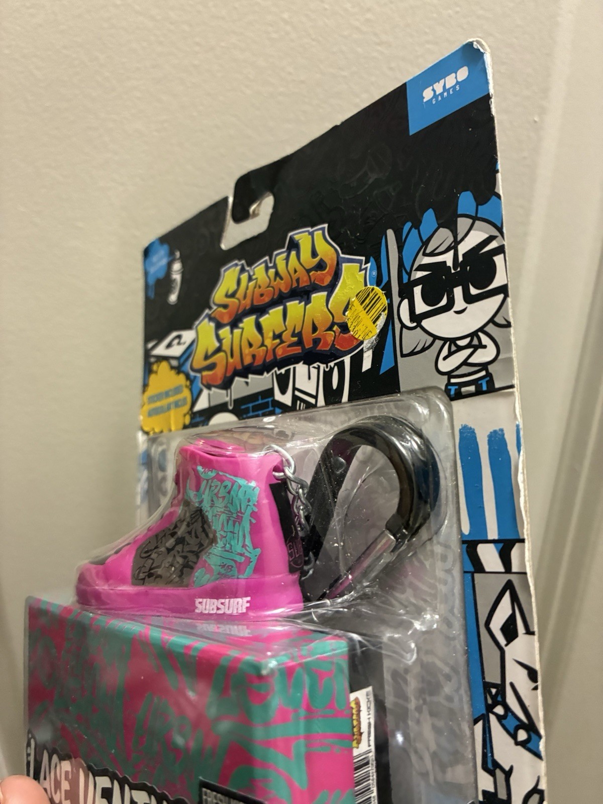 Keychain Surfers Mini Fresh Kicks: Lace Venturas, Backpack Clip Shoes