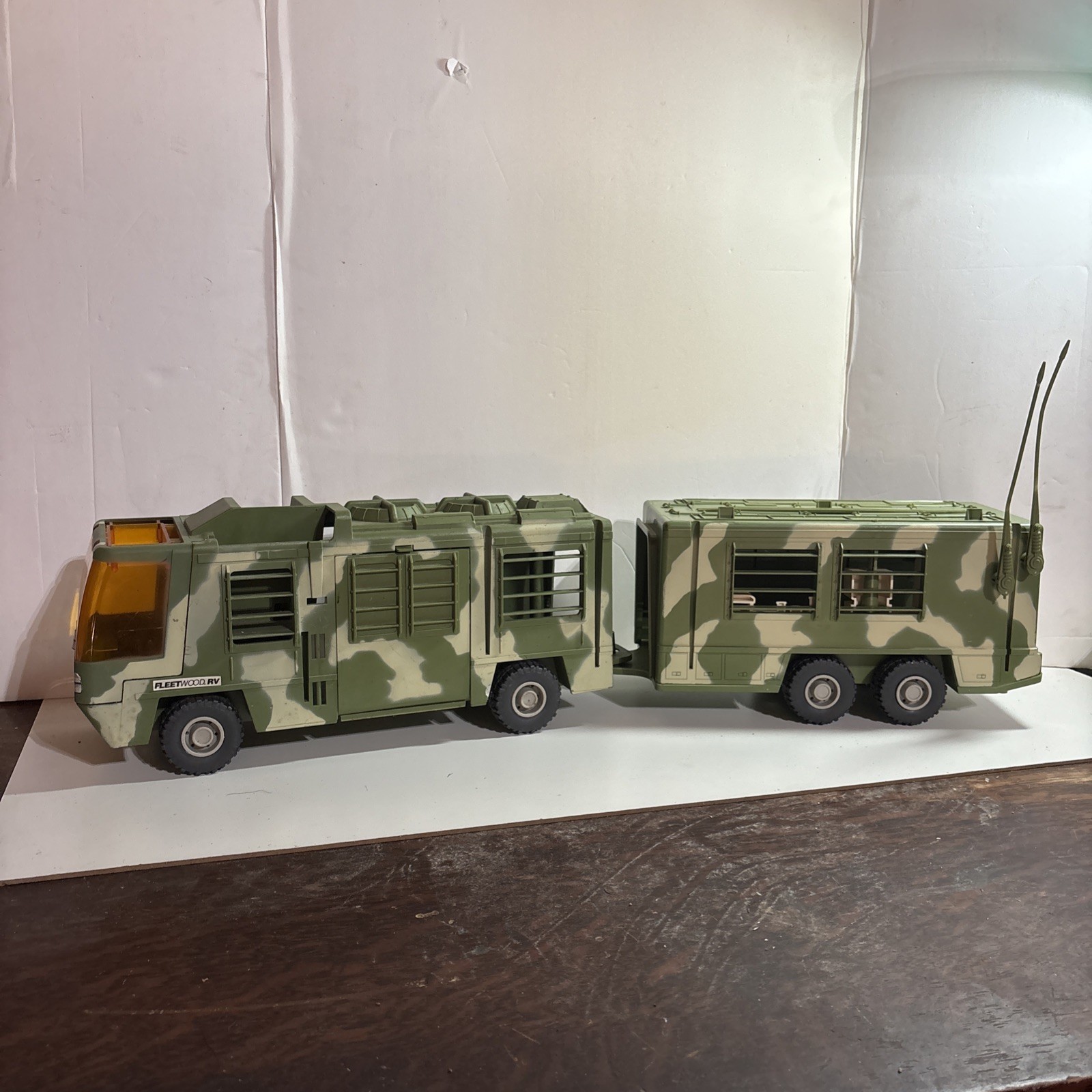 Jurassic Park Lost World Mobile Command Center RV & Trailer 1997 PARTS *READ