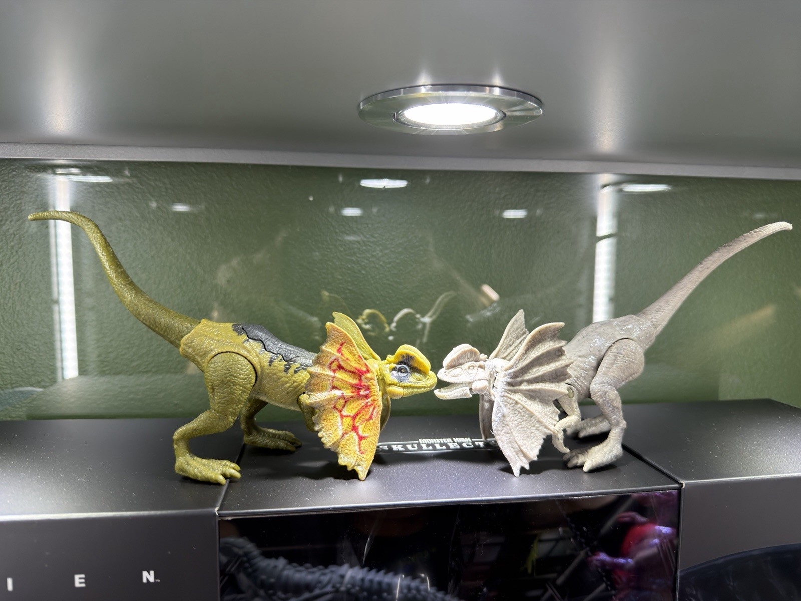 Jurassic World Dilophosaurus Test Shot Strike Attack Prototype