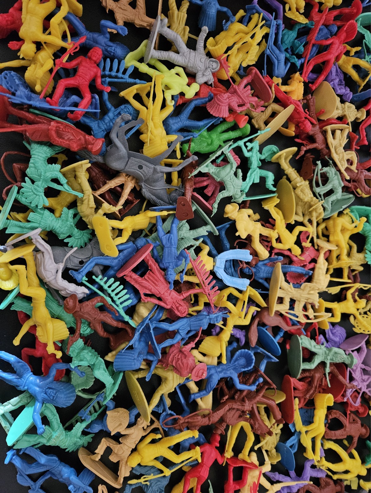 Cowboys And Indians Toy Lot Of 175 Pcs 2″ Plastic Figures Western Action Figures