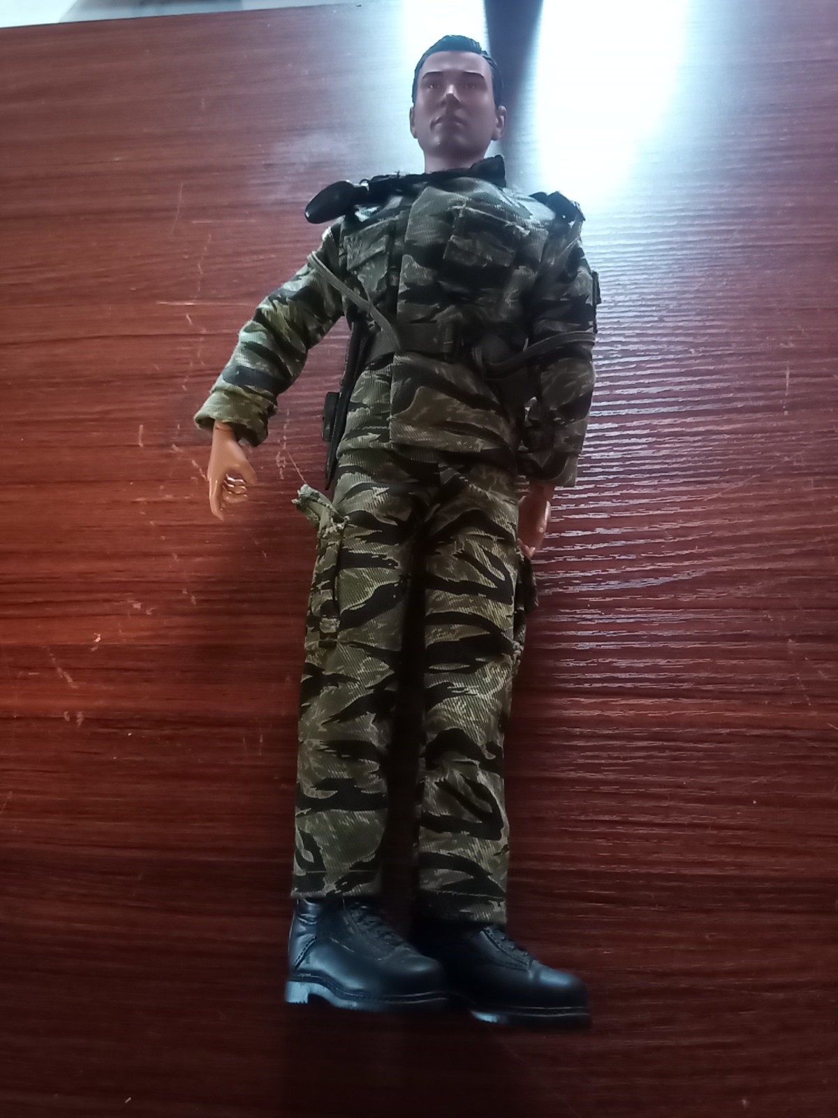 Dragon Models Soldier Figure, Black Hair,Back Pack,Light Scuff On Hair