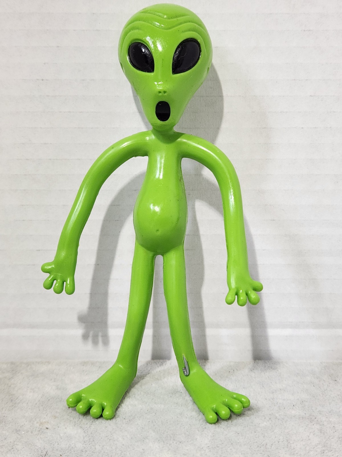 Vintage 1997 Accoutrements Green Rubber Alien Figure – Rare