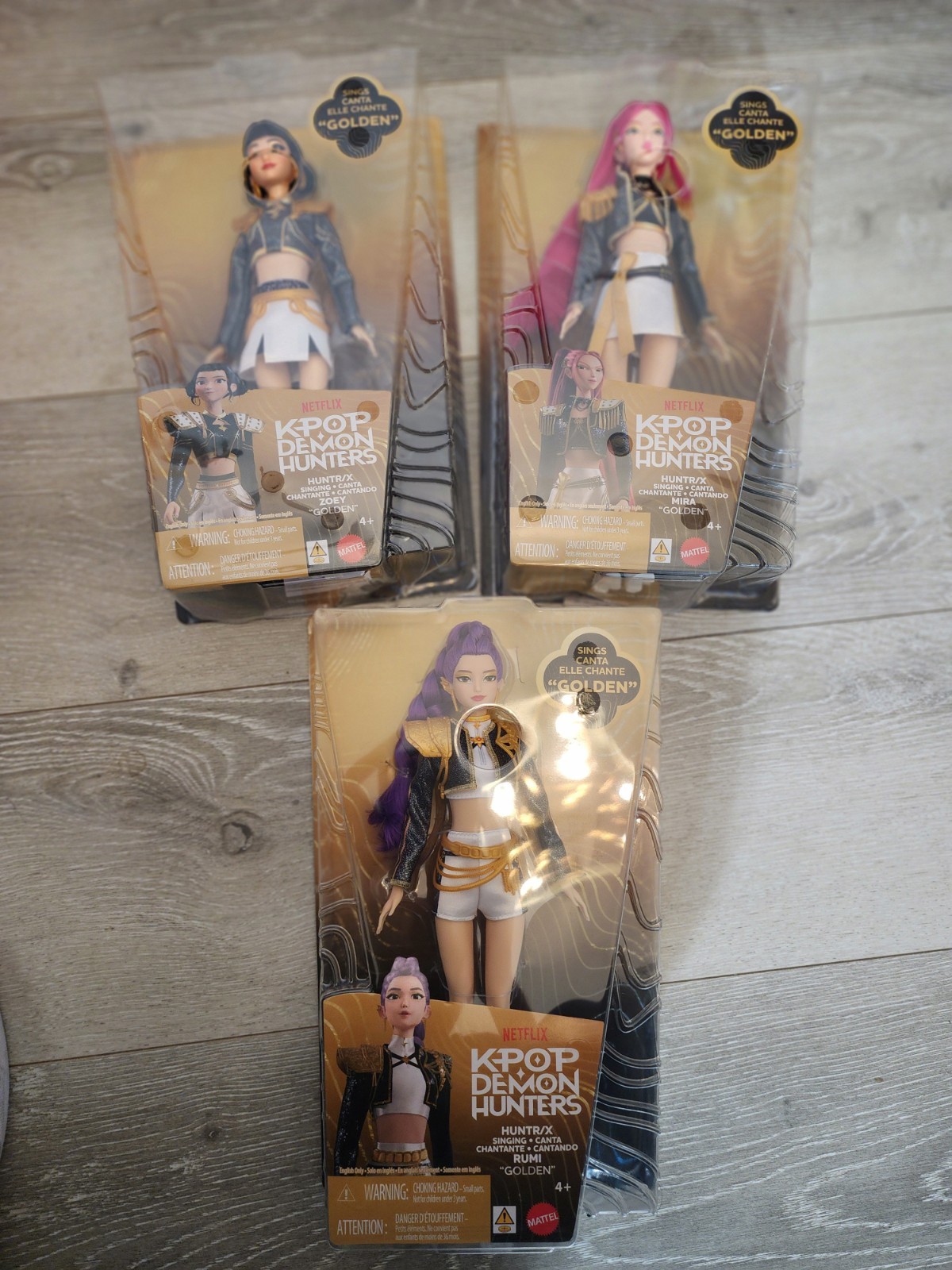 KPop Demon Hunters HUNTR/X Rumi Zoey Mira 3-Figure Set Singing Dolls 3 in hand