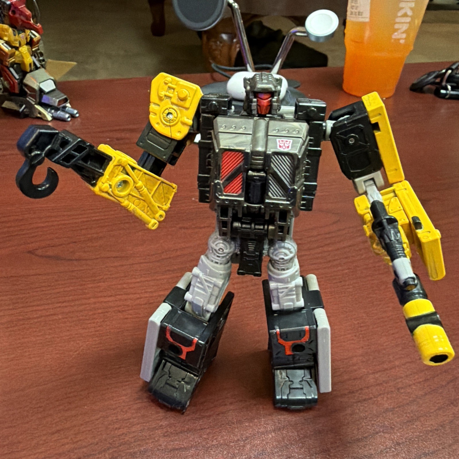 Hasbro Transformers WFC Earthrise Ironworks