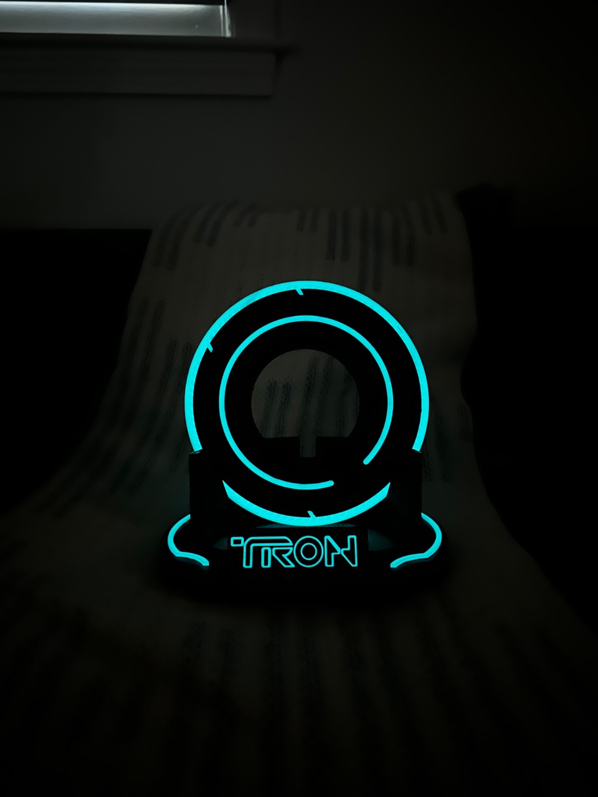 Tron Identity Disc with Display Stand – Glowing Sci-Fi Collector Piece