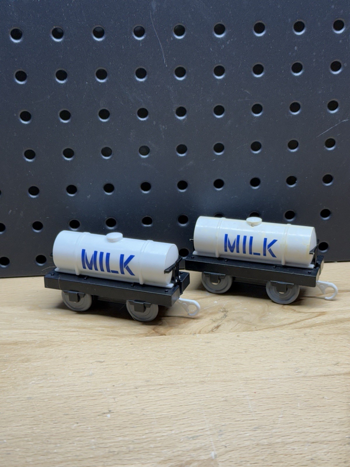 Thomas & Friends Trackmaster Cargo Lot Of 2 Car Milk Tanker