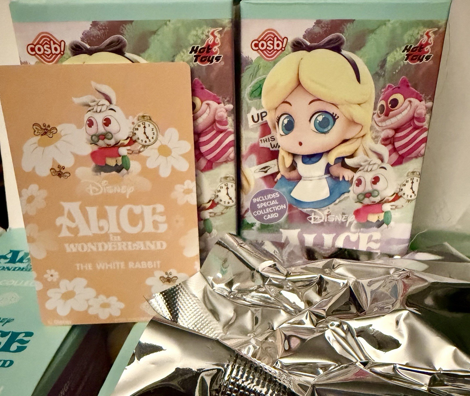 Hot Toys Disney CBX159 Alice in Wonderland Cosbi Curious Oysters Limited Edition