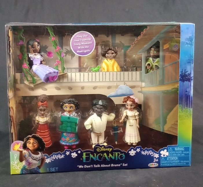 Disney Encanto Ultimate Madrigal Family Gift Set Action Figure – 10 Piece