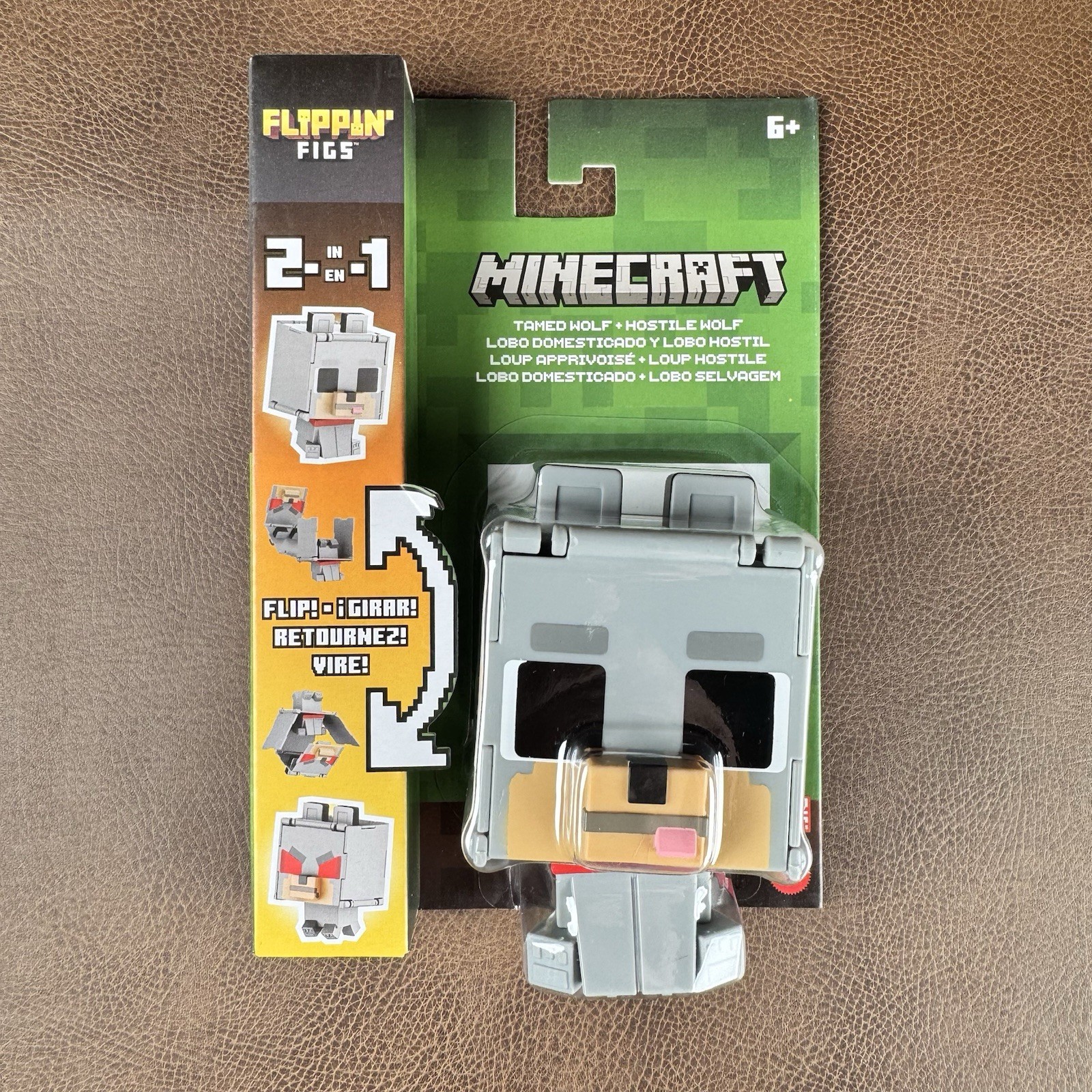 Minecraft Flippin’ Figs 2 in 1 Tamed Wolf + Hostile Wolf Ages 6+ Transforms