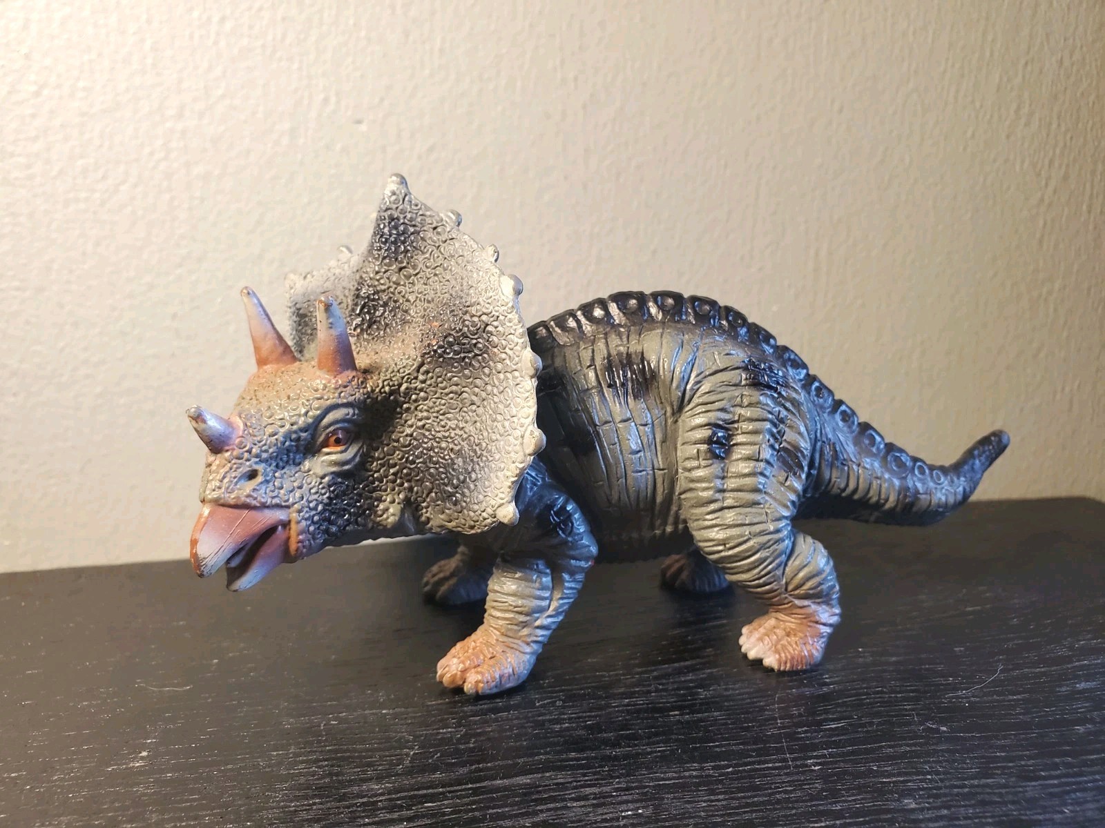 Triceratops Dinosaur Figure Major Trading Co. Vintage 2005 Toy 6.5″ Collectible