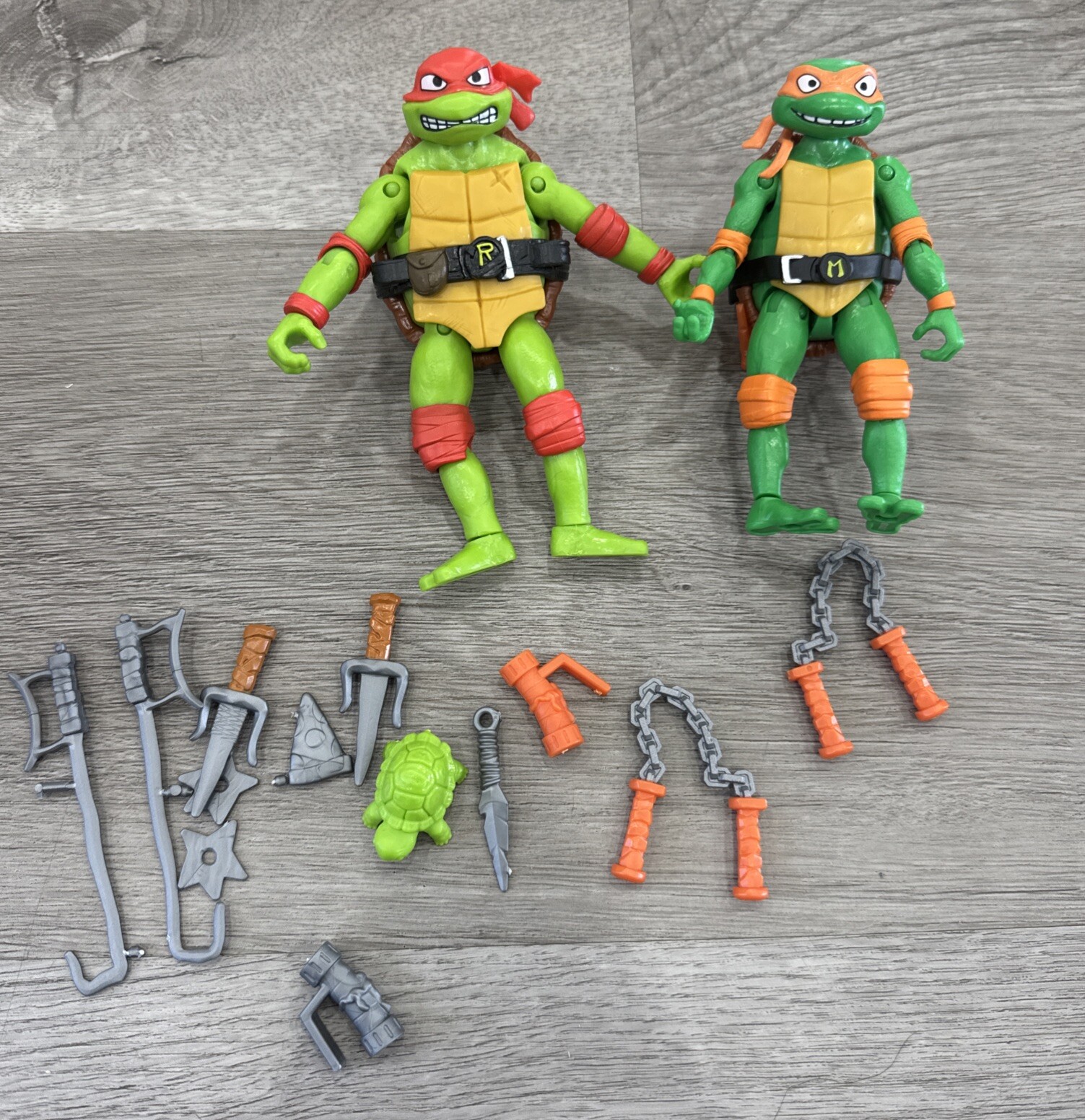 Teenage Mutant Ninja Turtles TMNT 4.25” Michelangelo & Raphael Figures & Acceso