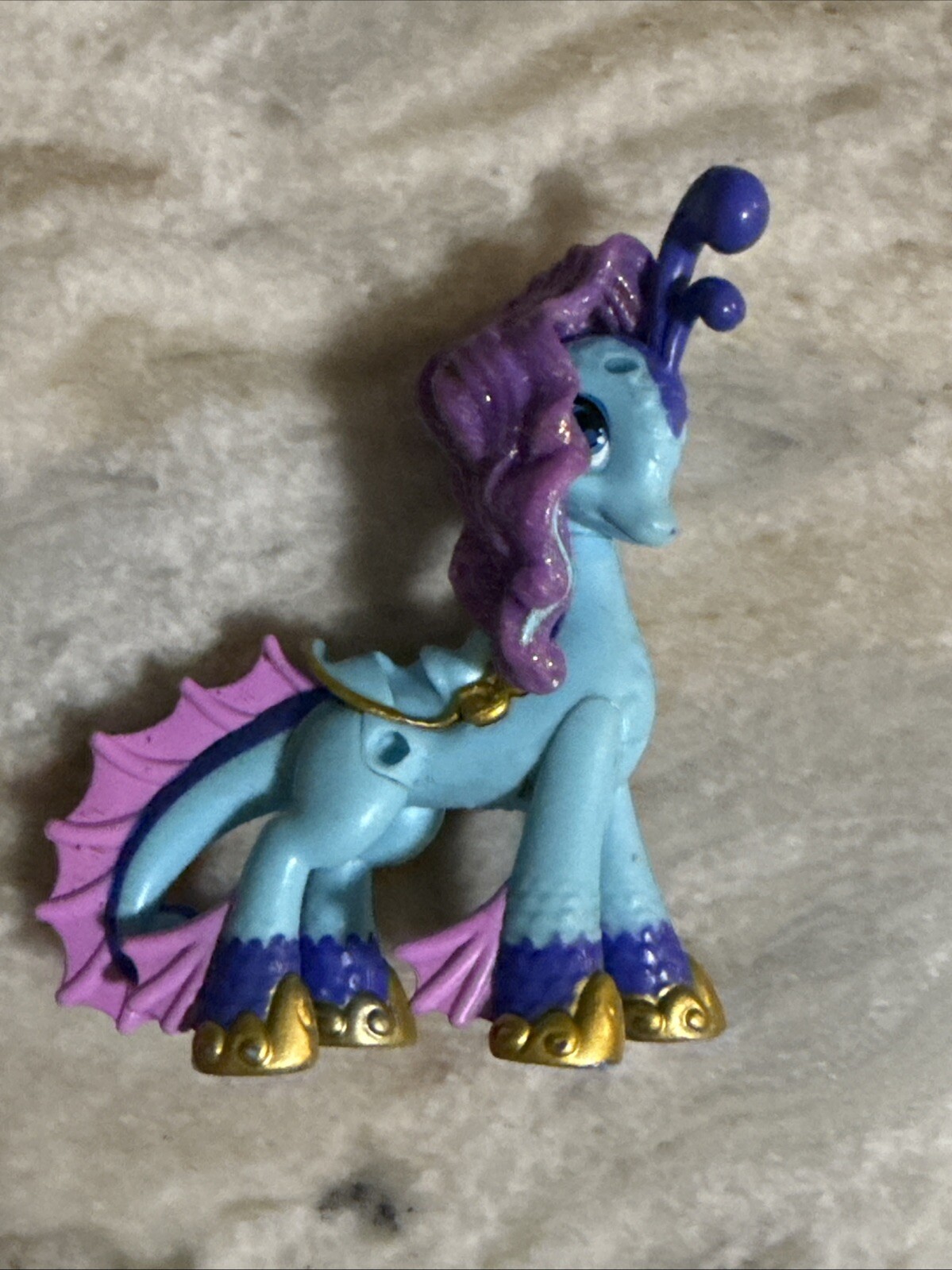 Hatchimals Pixies Riders Lagoon Lily Spin Master Blue Purple Gold 4″ Inches Tall
