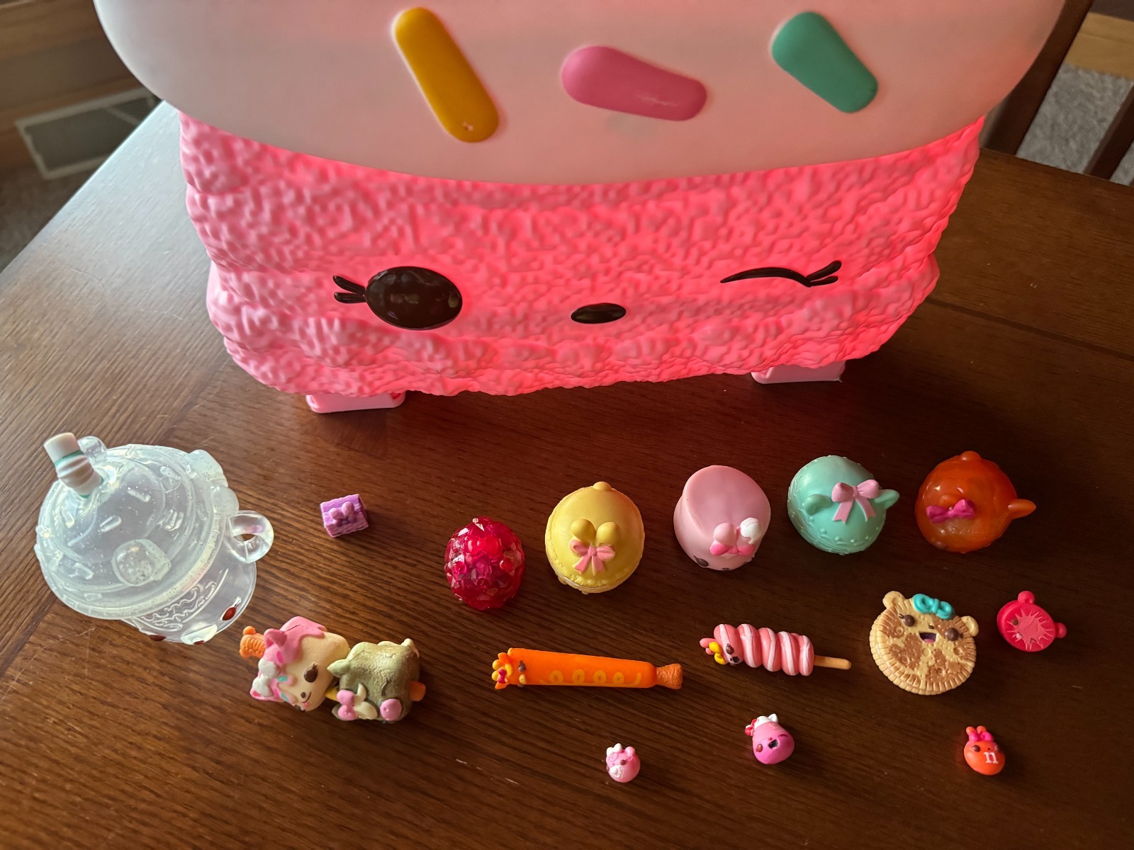 Num Noms Collector Cake Case with Accessories
