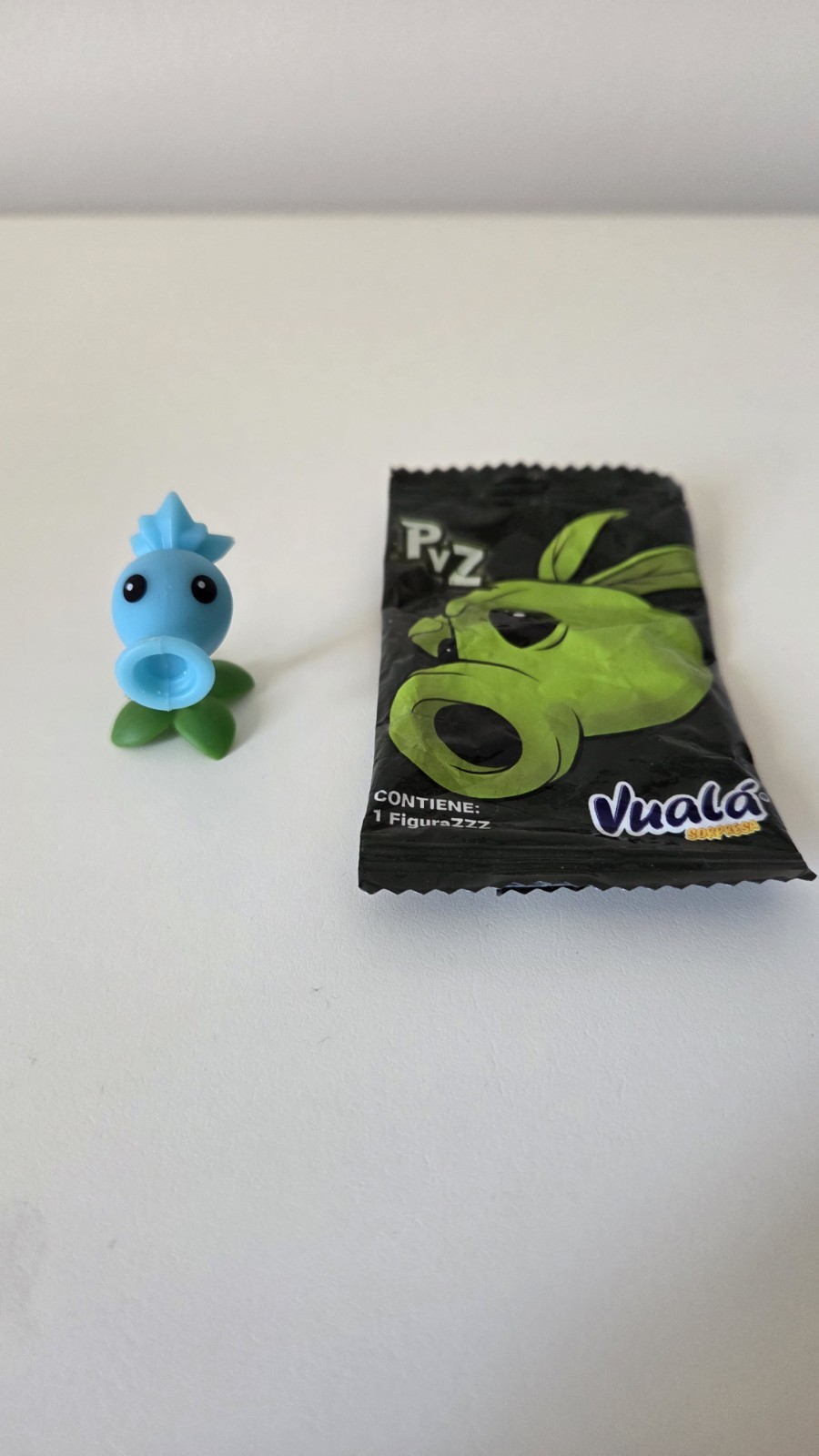 Plants vs. Zombies Ice Peashooter Figure – Vualá Sorpresa Mexico Collectible
