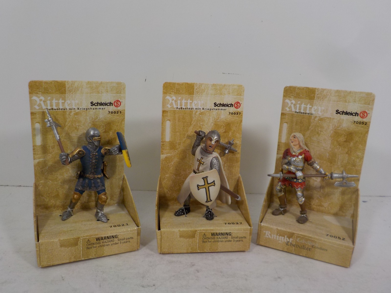 N A327 Schleich Ritter Knights Lot of 2 Foot Soldier & One Red Knight W/ Weapon