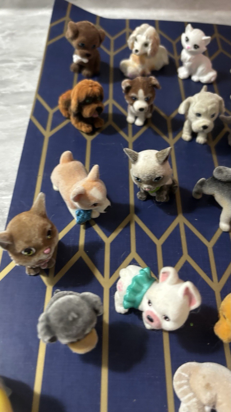 Puppy In My Pocket – Lot of 39 Fuzzy Felt Figures Puppies And Kitties Flocked