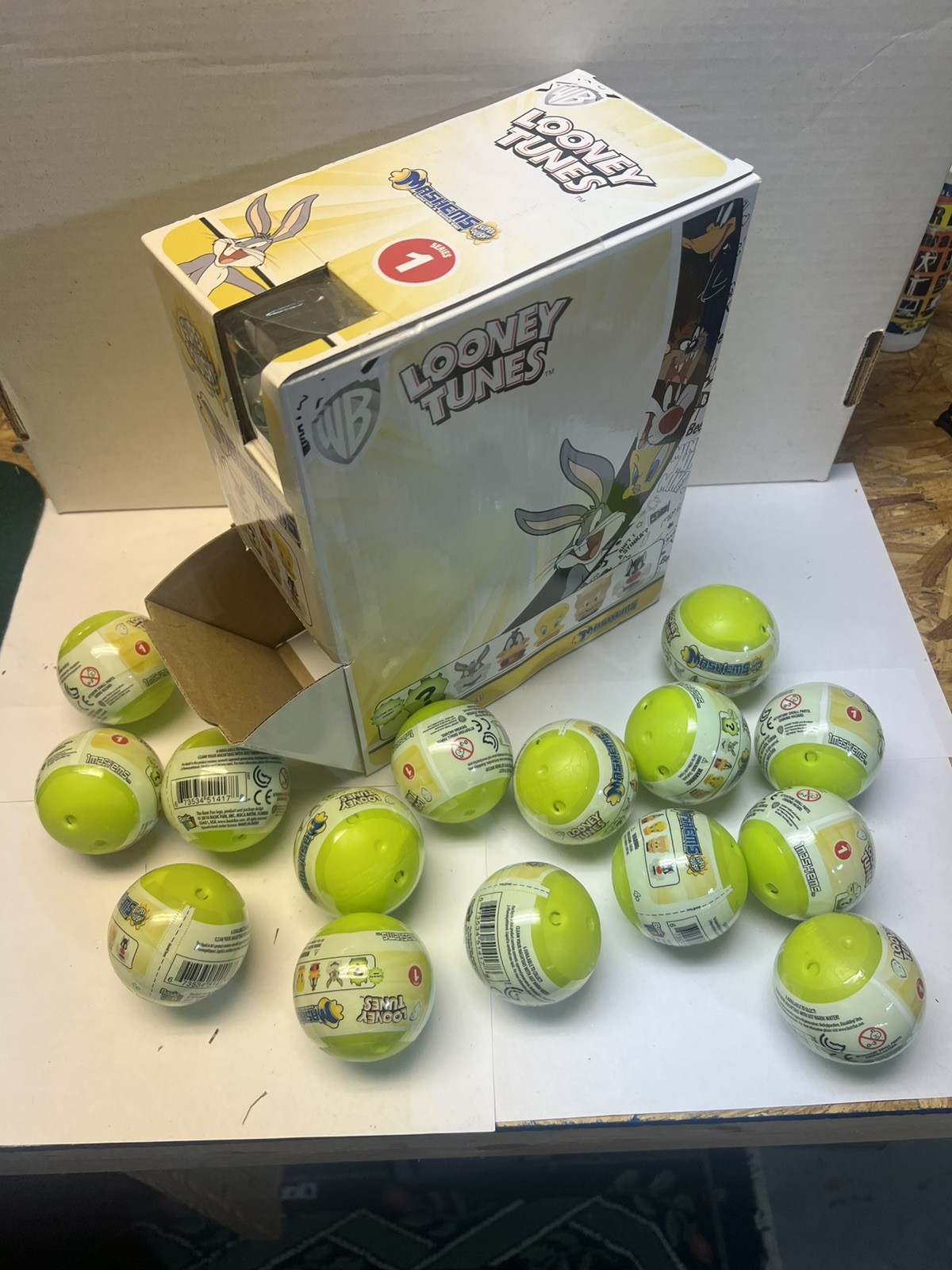 LOT OF 15 Looney Tunes Mashems Balls – 2018 Series 1 – With Box!