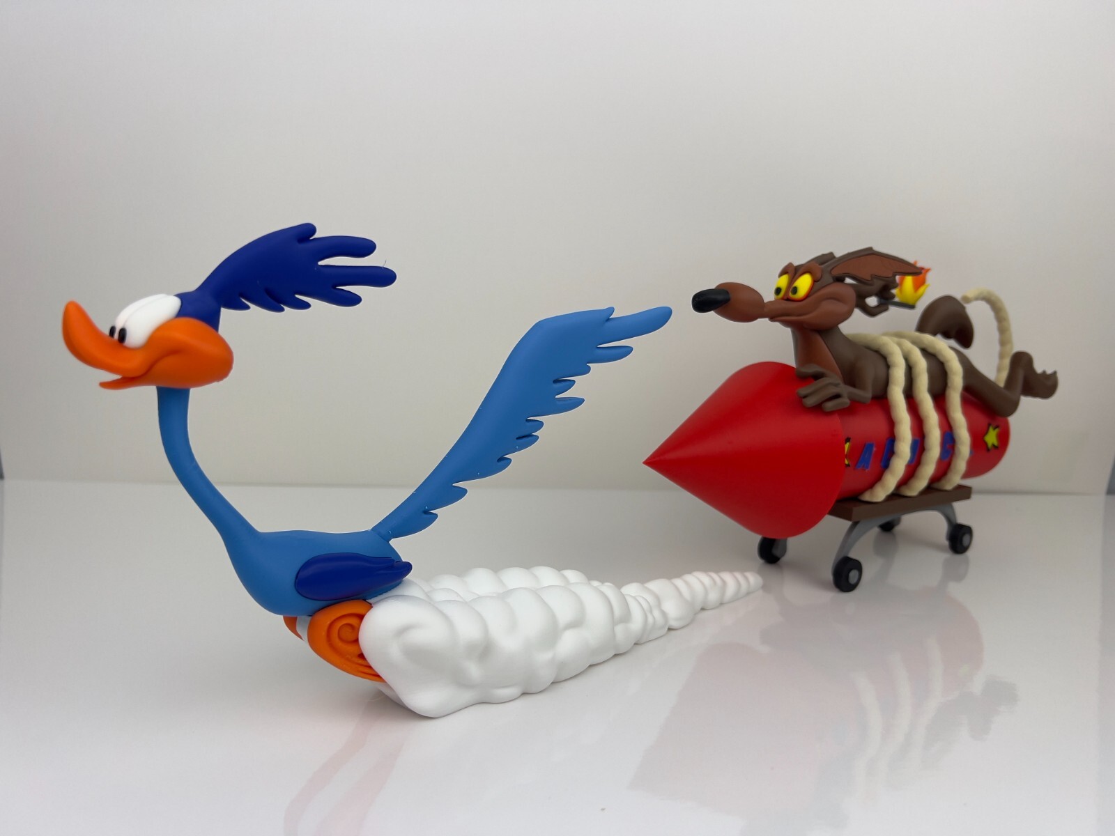 Looney Tunes Road Runner & Wile E. Coyote Collectible Figures – Classic Cartoon